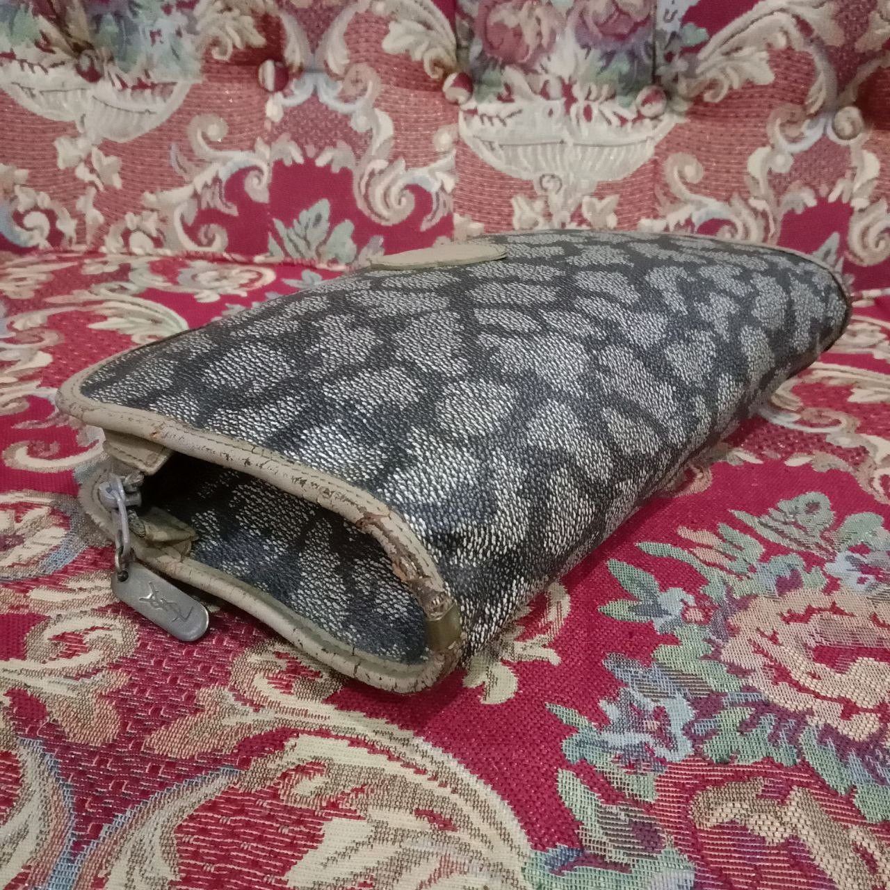 Vintage Vintage Yves Saint Laurent Giraffe Clutch Bag Size ONE SIZE - 8 Thumbnail