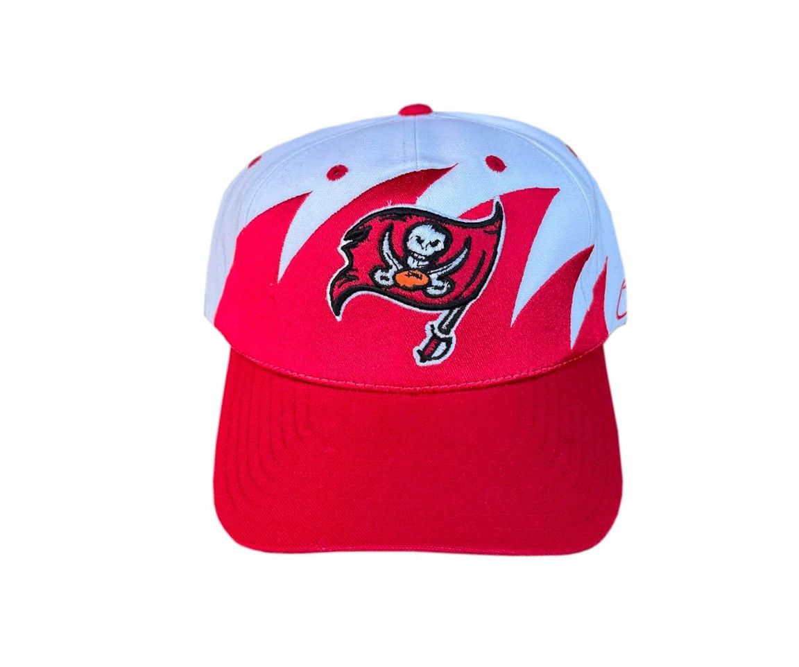 Reebok Vintage Reebok Sharktooth Tampa Bay Buccaneers Strapback Size ONE SIZE - 1 Thumbnail