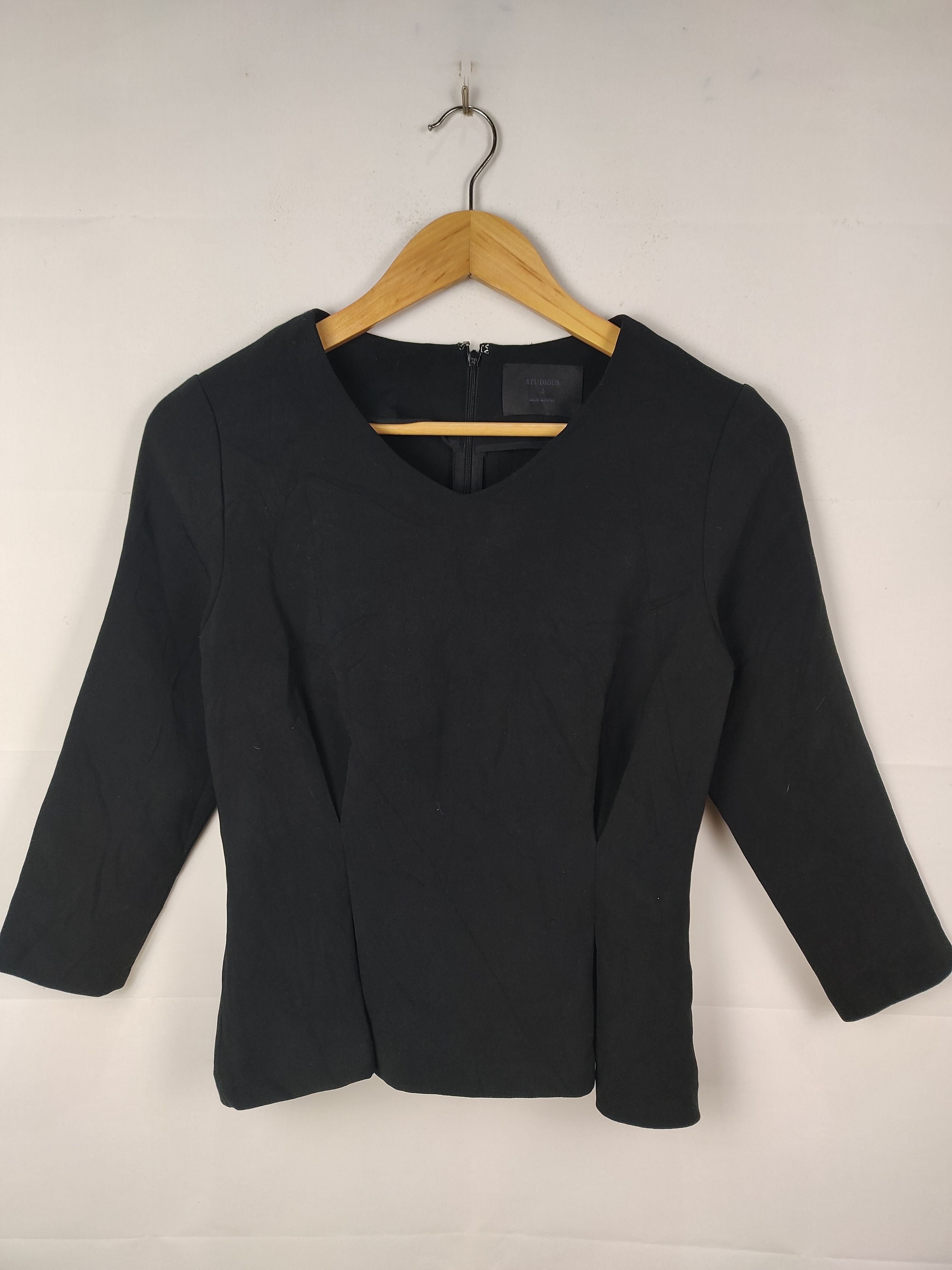 STUDIOUS STUDIOUS peplum top with three-quarter sleeves and V-neck. Size S / US 4 / IT 40 - 1 Thumbnail