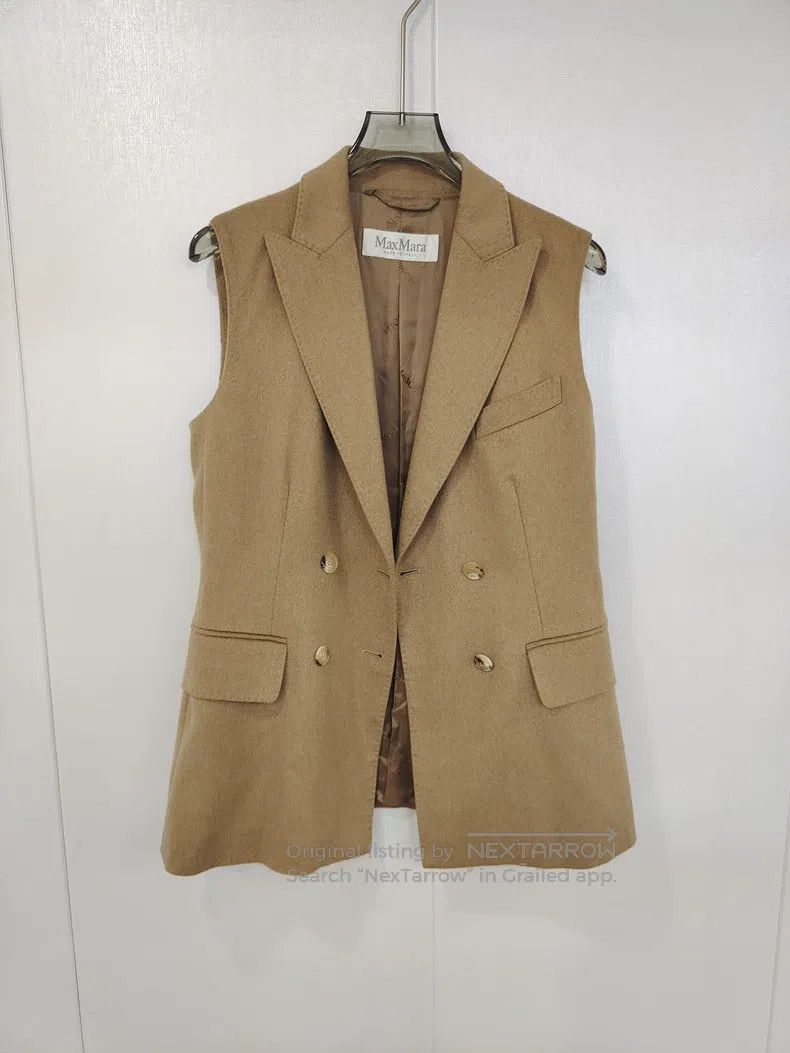 Max Mara Max Mara Solid V-neck Lapel Double-breasted Vest Size XS / US 0-2 / IT 36-38 - 1 Thumbnail