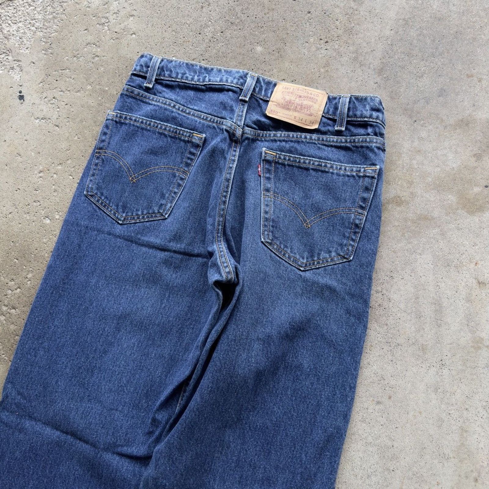 Vintage Vintage 90s Levi's 550 Made in USA Jeans Dark Wash Size US 33 - 13 Thumbnail