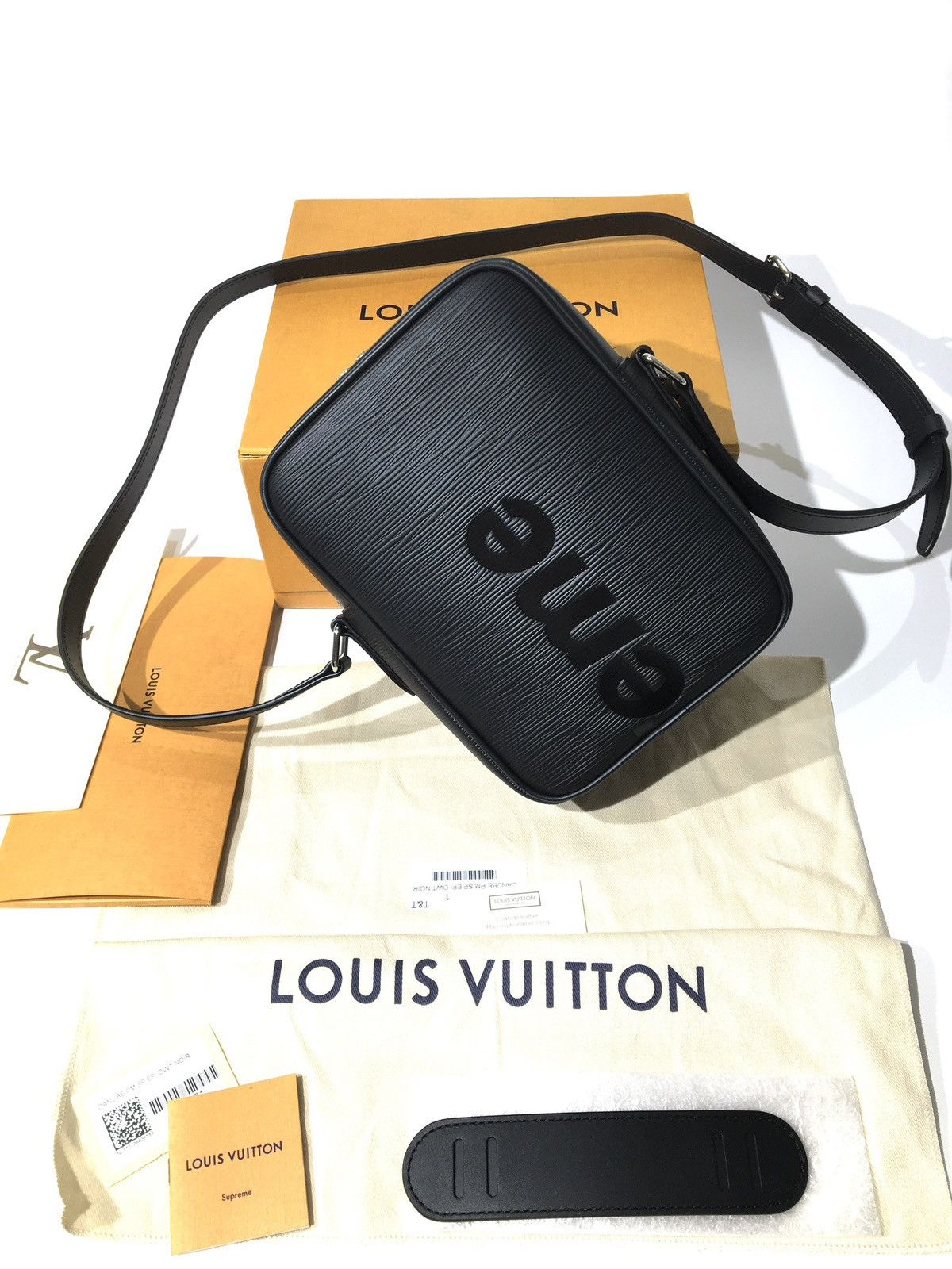 Louis Vuitton × Supreme Louis Vuitton X Supreme Danube PM EPI Leather Cross Body Bag Size ONE SIZE - 5 Thumbnail