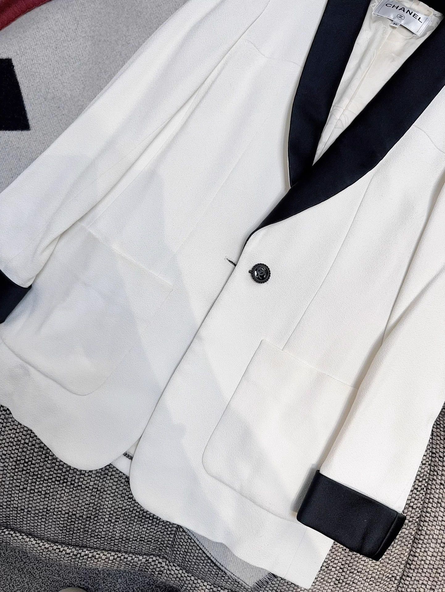 Chanel Chanel Black & White Satin Blazer 34 Size XS / US 0-2 / IT 36-38 - 4 Thumbnail