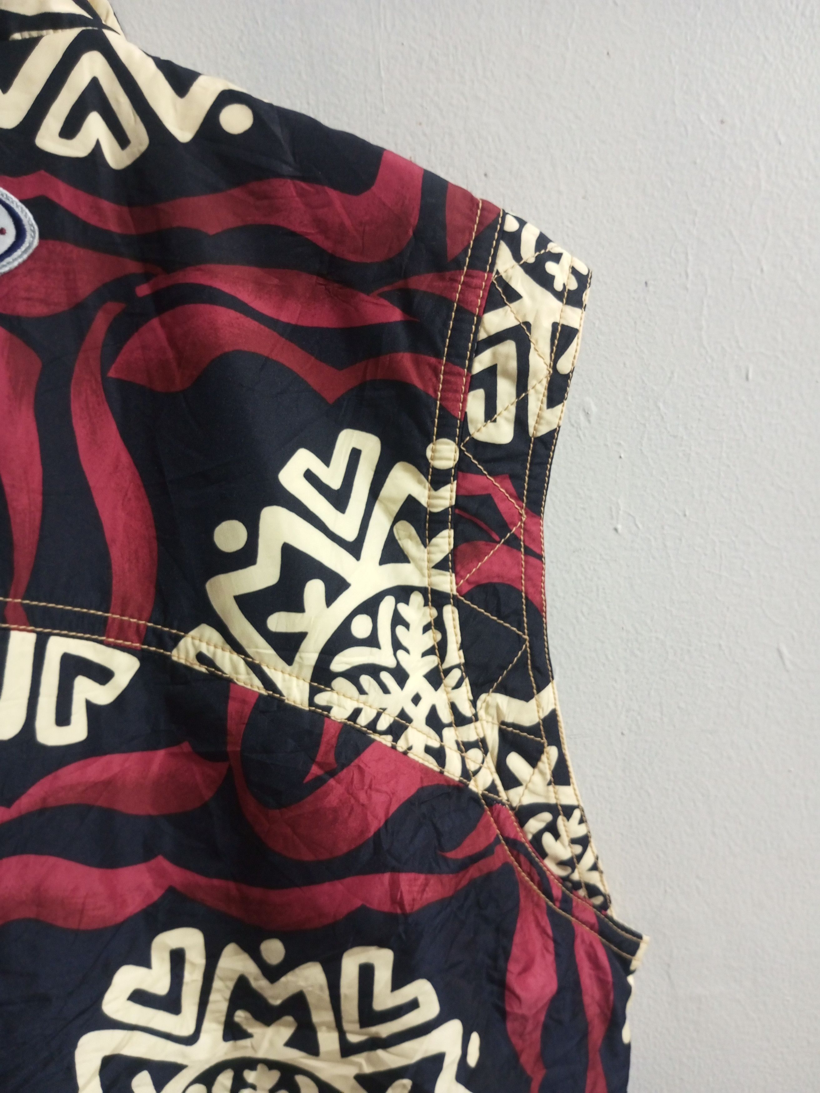Japanese Brand Vintage Bvlgari art full print vest Size US L / EU 52-54 / 3 - 8 Thumbnail