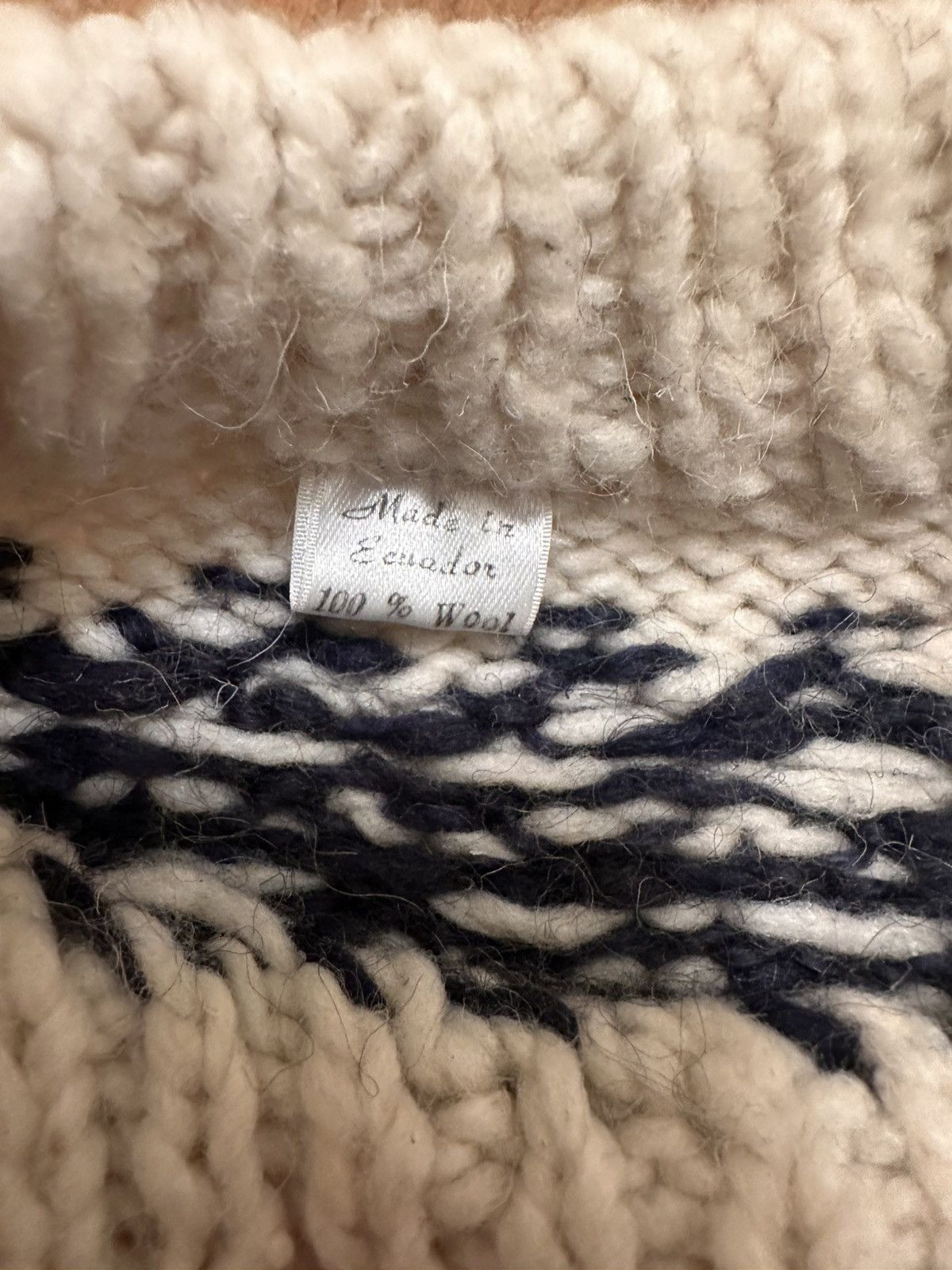 Vintage Vintage handmade in Ecuador chunky knit 100% wool sweater Size US L / EU 52-54 / 3 - 3 Thumbnail