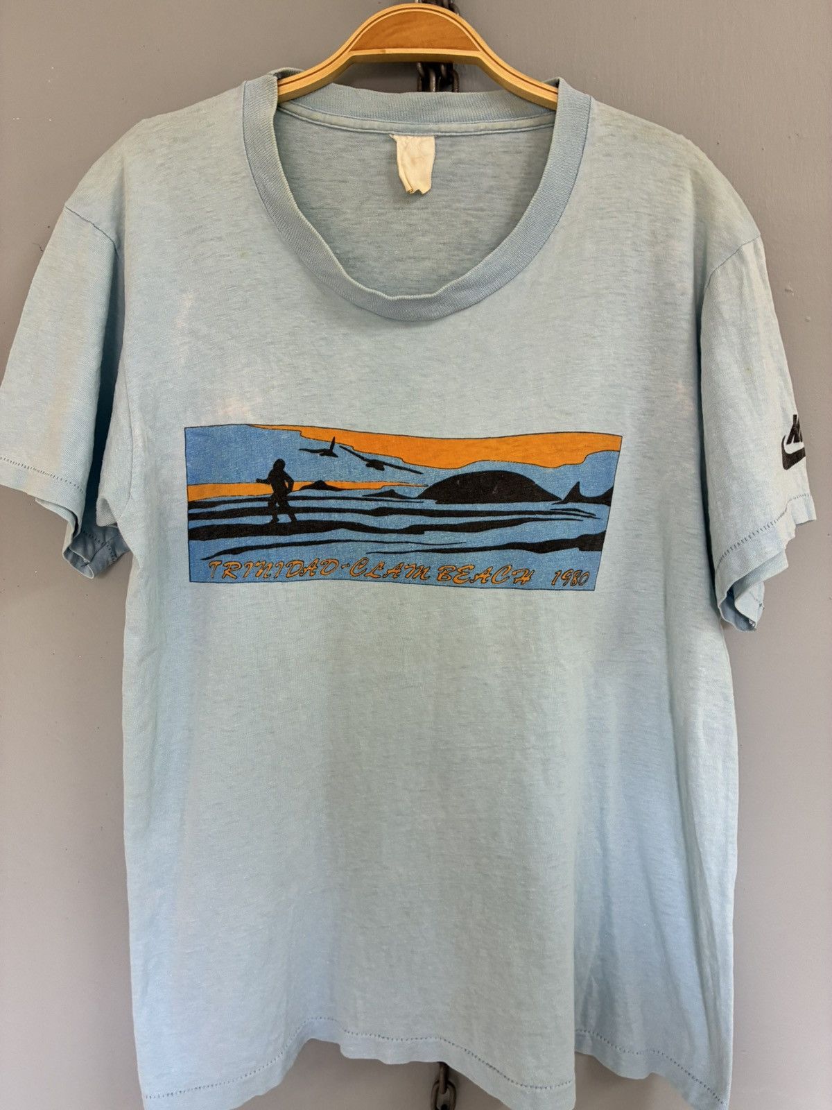 Nike Vintage Nike Trinidad-Clam Beach 1980 pinwheel tag Tshirt Size US L / EU 52-54 / 3 - 3 Thumbnail
