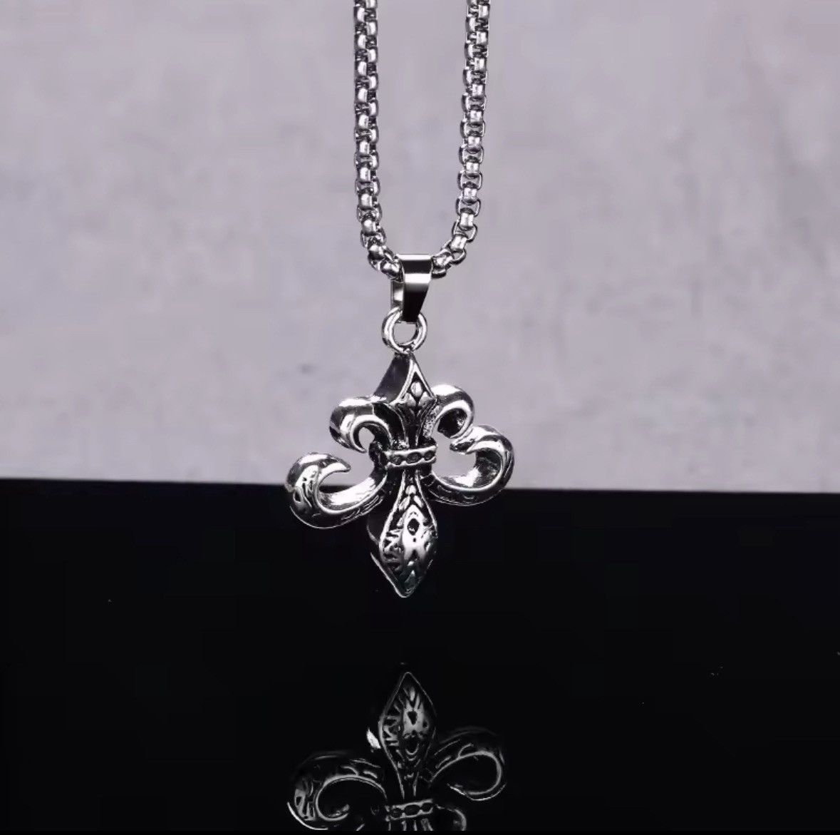 Other Vintage Cross Pendant Necklace Unisex Versatile Size ONE SIZE - 1 Thumbnail