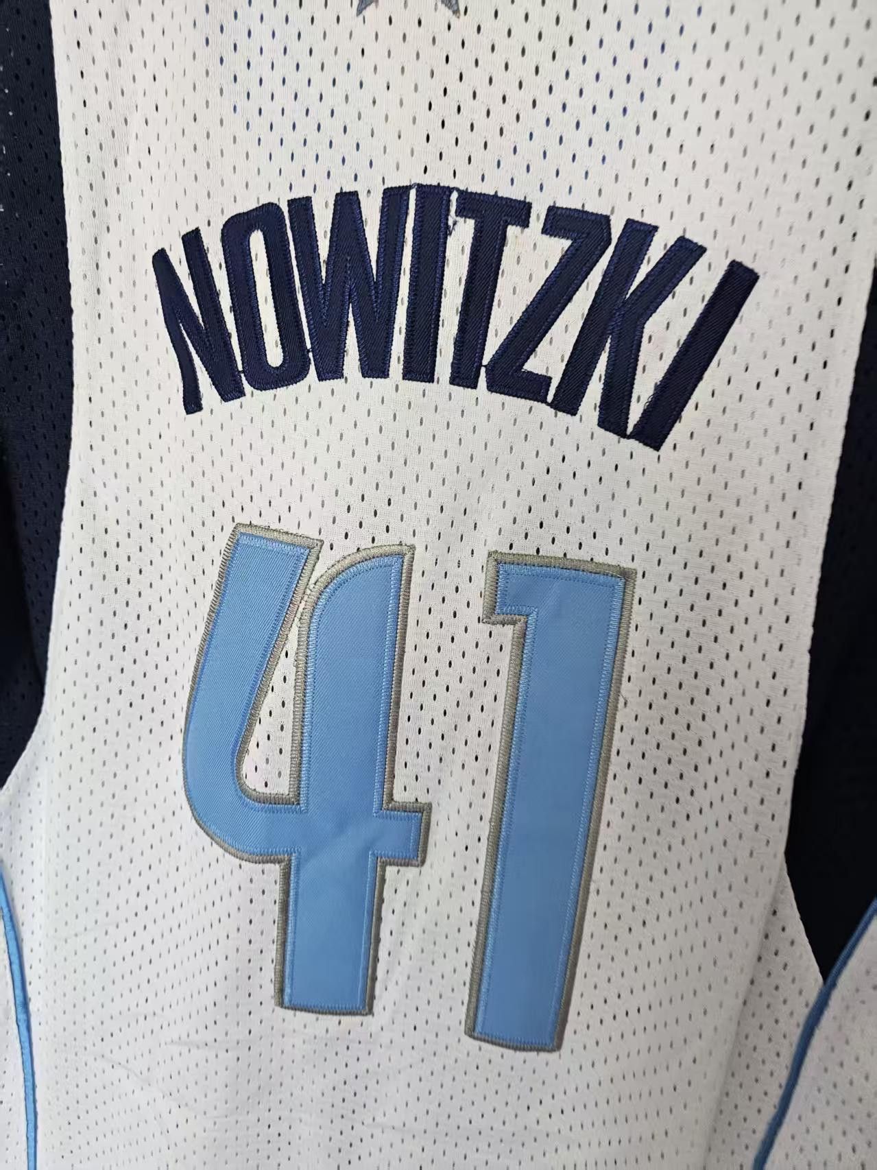 NBA Mavericks 41 Dirk Nowitzki Jersey White Size US M / EU 48-50 / 2 - 3 Thumbnail