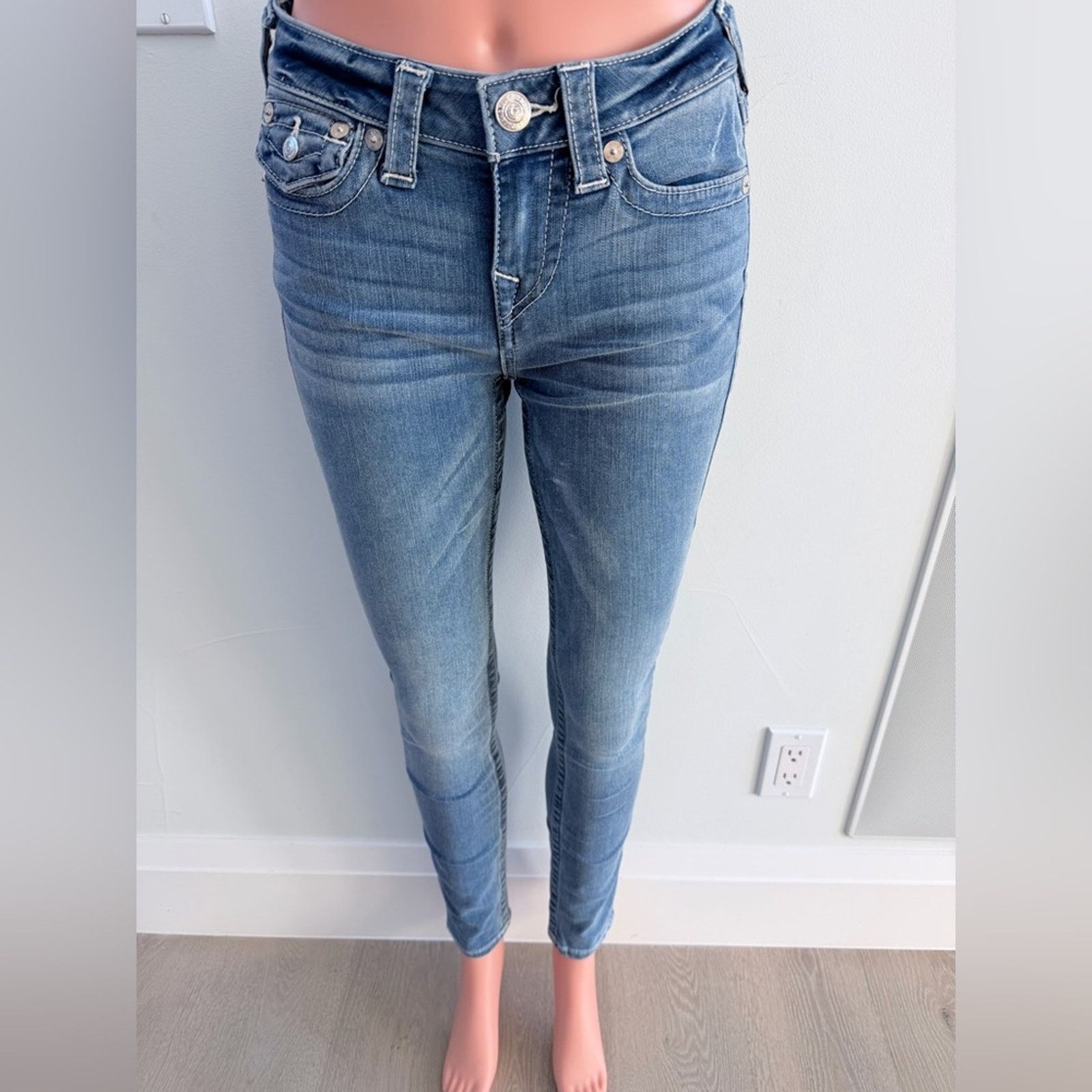 True Religion True Religion Halle Super T in a Medium Wash Jeans size 25 Size 25" / US 0 / IT 36 - 10 Thumbnail