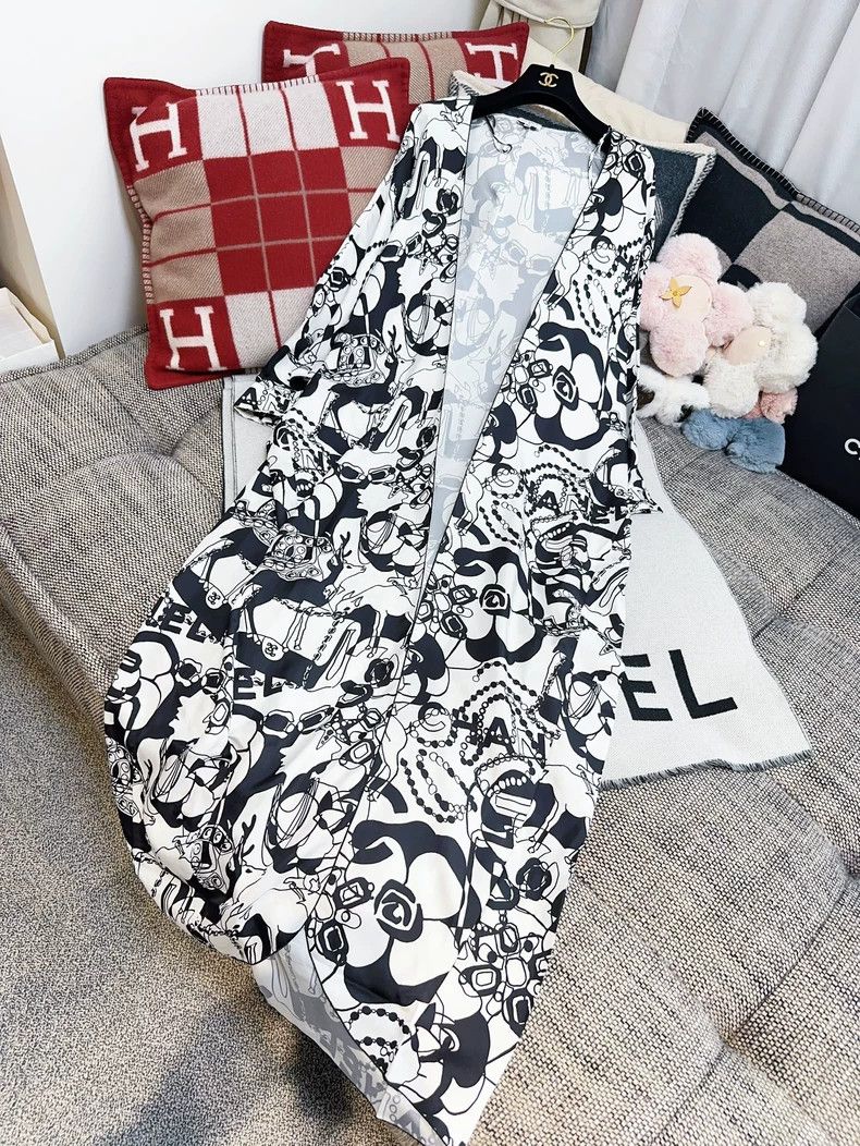Chanel Chanel 22c early spring vacation series black and white pr Size XS / US 0-2 / IT 36-38 - 1 Thumbnail