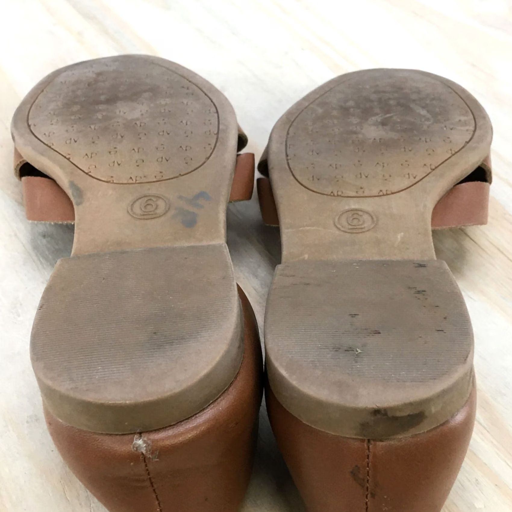 Dolce Vita Dolce Vita Shoes Womens 6 Huaraches Slip On Brown Leather Flats Casual Low Top Shoes Brown Leather Flat 6 Womens Slip-On Casual Shoes Size M / US 6-8 / IT 42-44 - 7 Thumbnail
