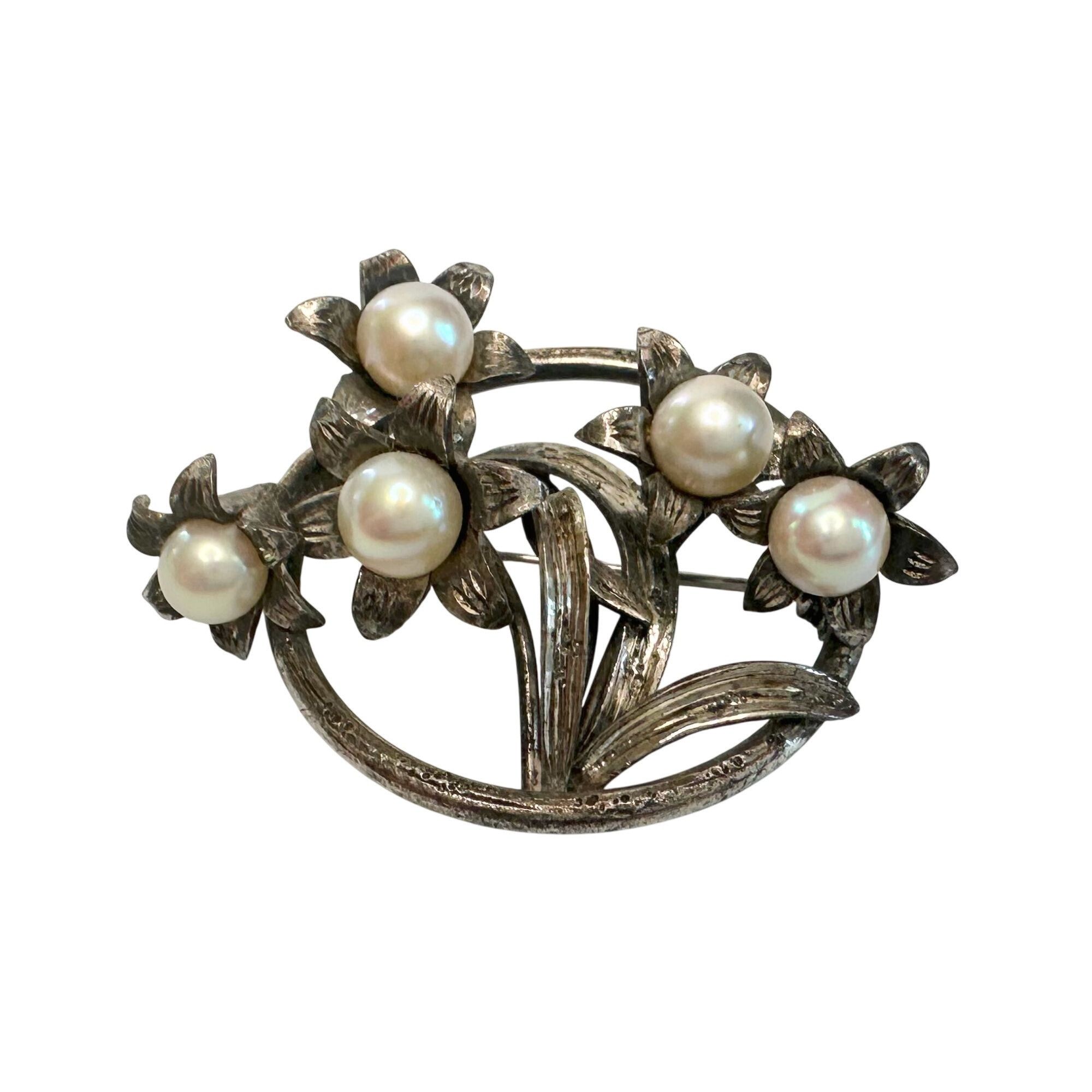 Other Vintage Round Silver Tone Brooch with Faux Pearls and Flower Size ONE SIZE - 9 Thumbnail