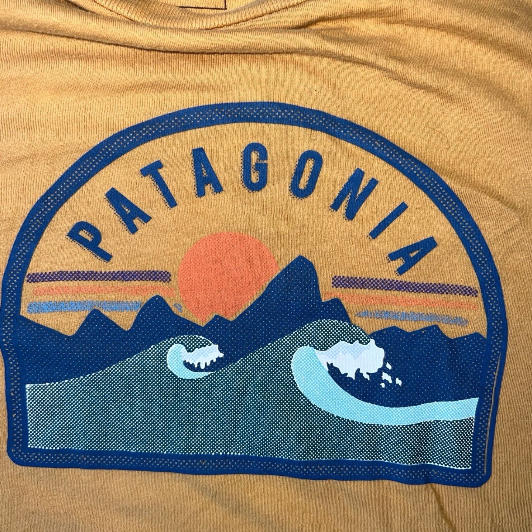Patagonia VINTAGE Patagonia Shirt Adult Small Yellow Logo Surf With Mountains Sunset Graphic Print Crew Neck Short Sleeve Size US S / EU 44-46 / 1 - 2 Thumbnail