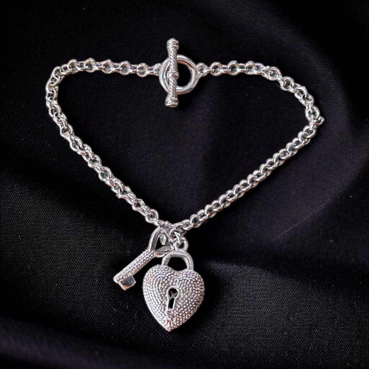 Other Silver tone padlock heart and key charm bracelet Size ONE SIZE - 1 Thumbnail