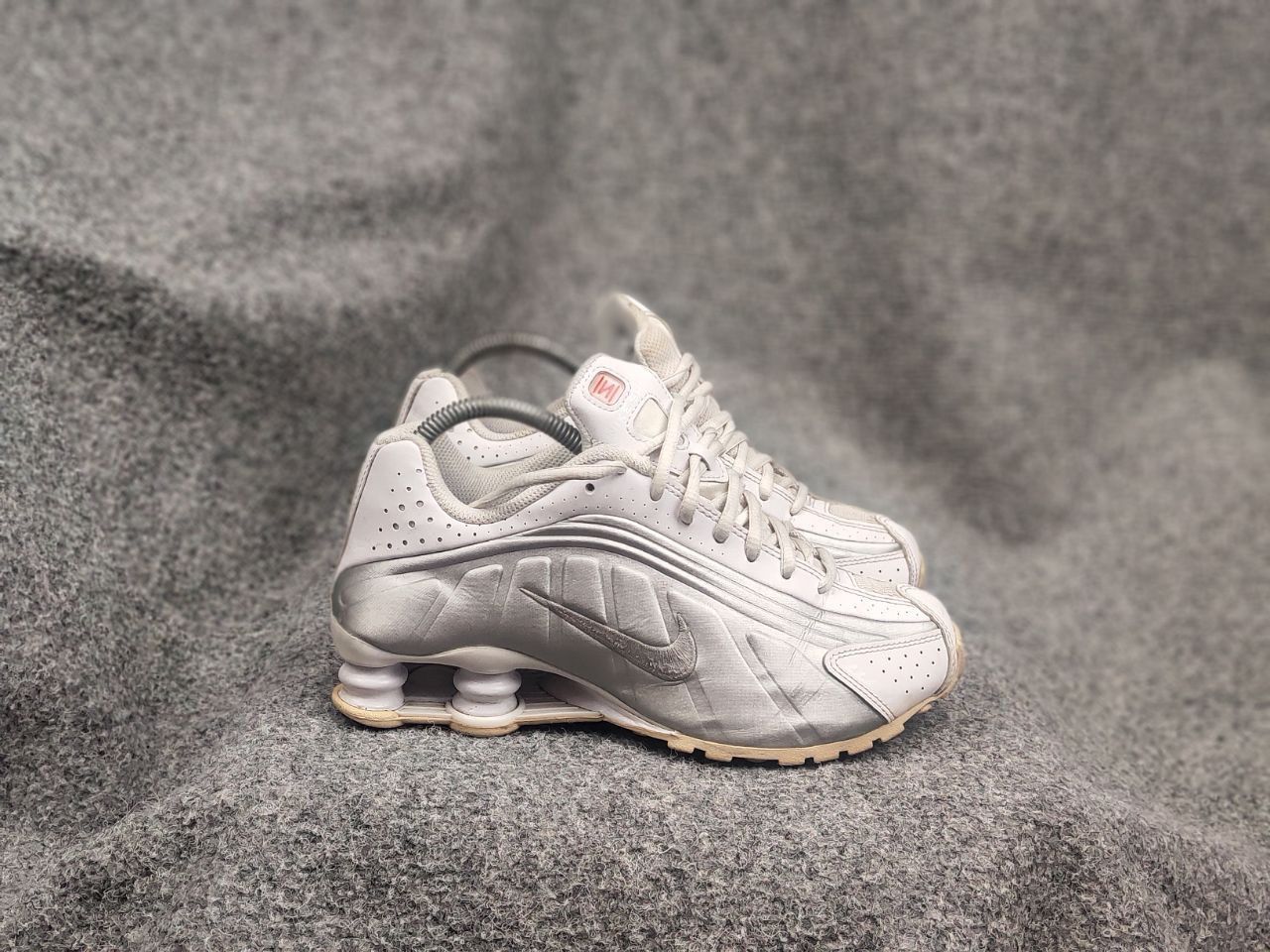 Nike Nike Shox R4 White Metallic Vintage Y2K Style Sneakers shoes Size US 5.5 / IT 35.5 - 5 Thumbnail
