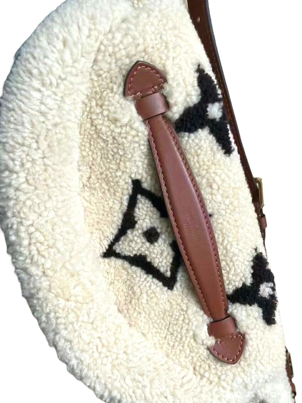 Louis Vuitton Louis Vuitton Teddy Fleece Shearling Monogram Waist Bumbag Size ONE SIZE - 6 Thumbnail