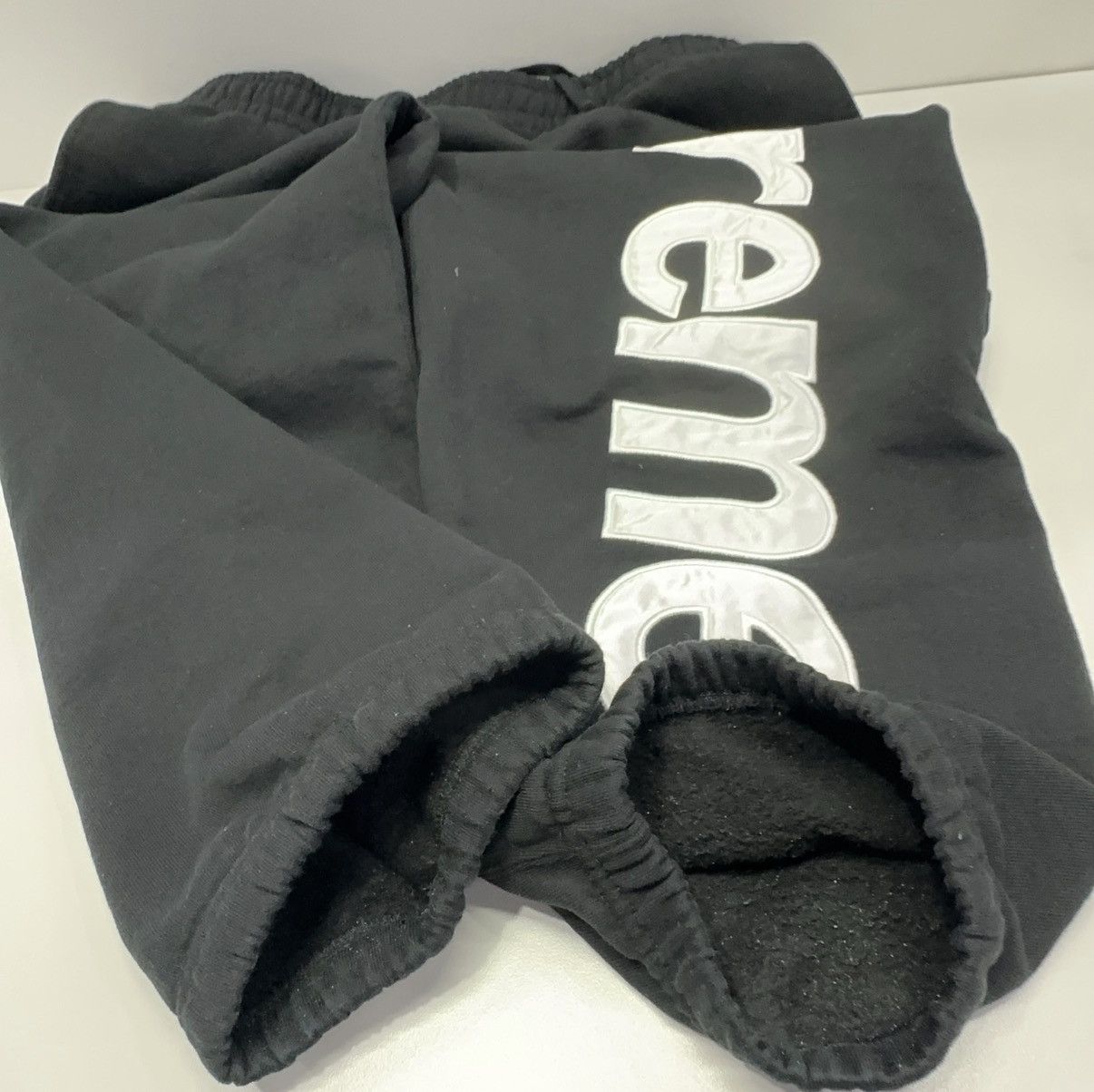 Supreme Supreme FW25 Satin Appliqué sweatpants Size US 34 / EU 50 - 6 Thumbnail