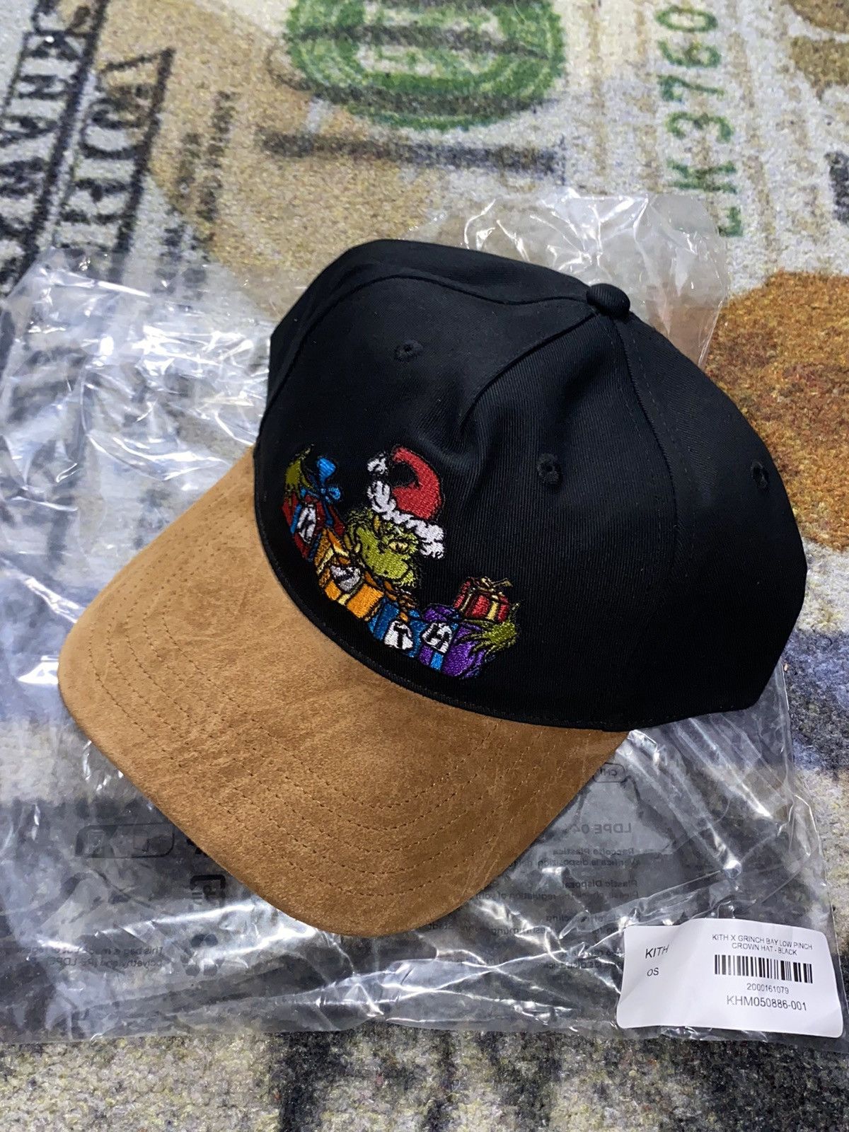 Kith Kith x The Grinch Suede Brim Aaron Cap Size ONE SIZE - 1 Thumbnail