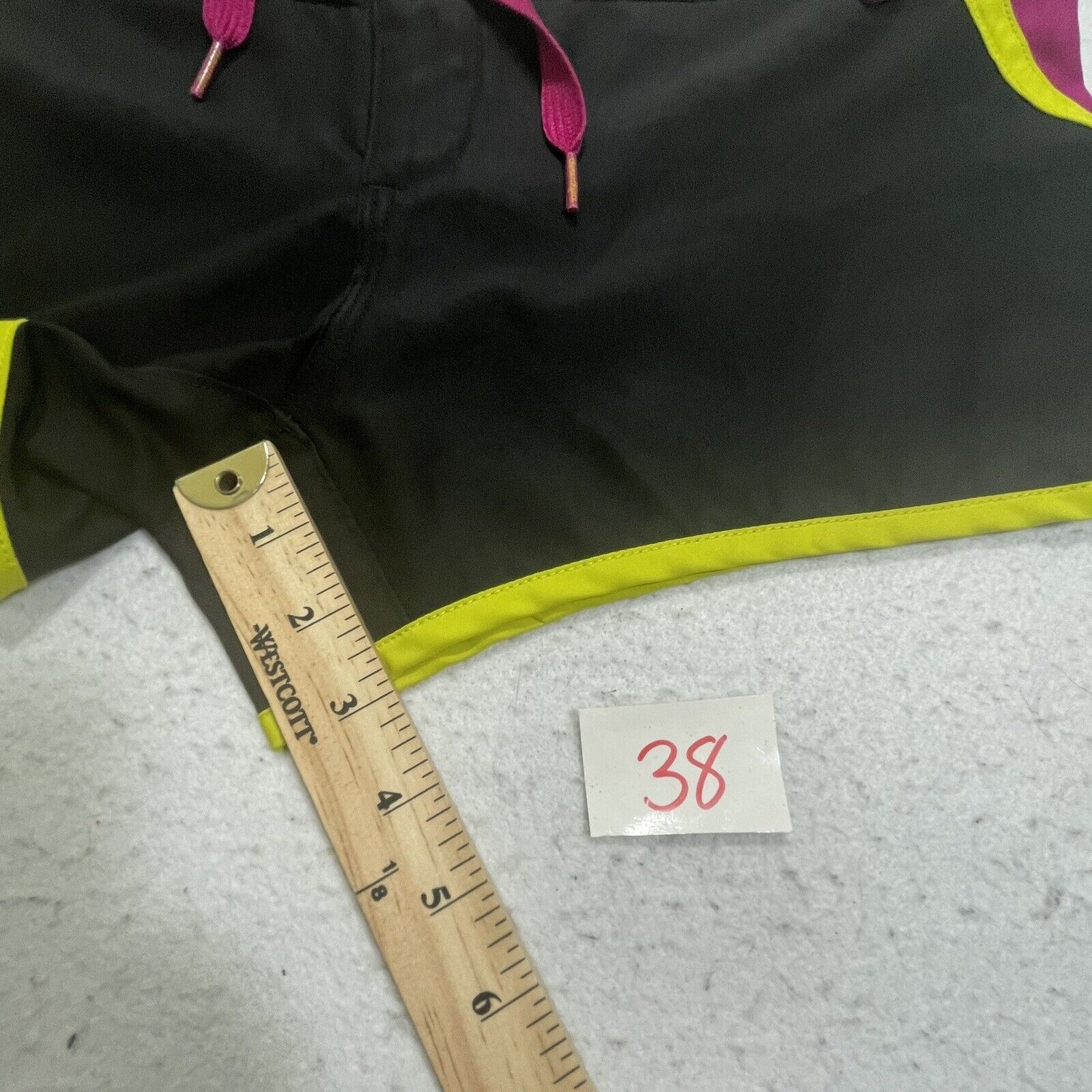 The North Face The North Face Short 3" Inseam Athletic Neon Shorts Size 27" / US 4 / IT 40 - 10 Thumbnail