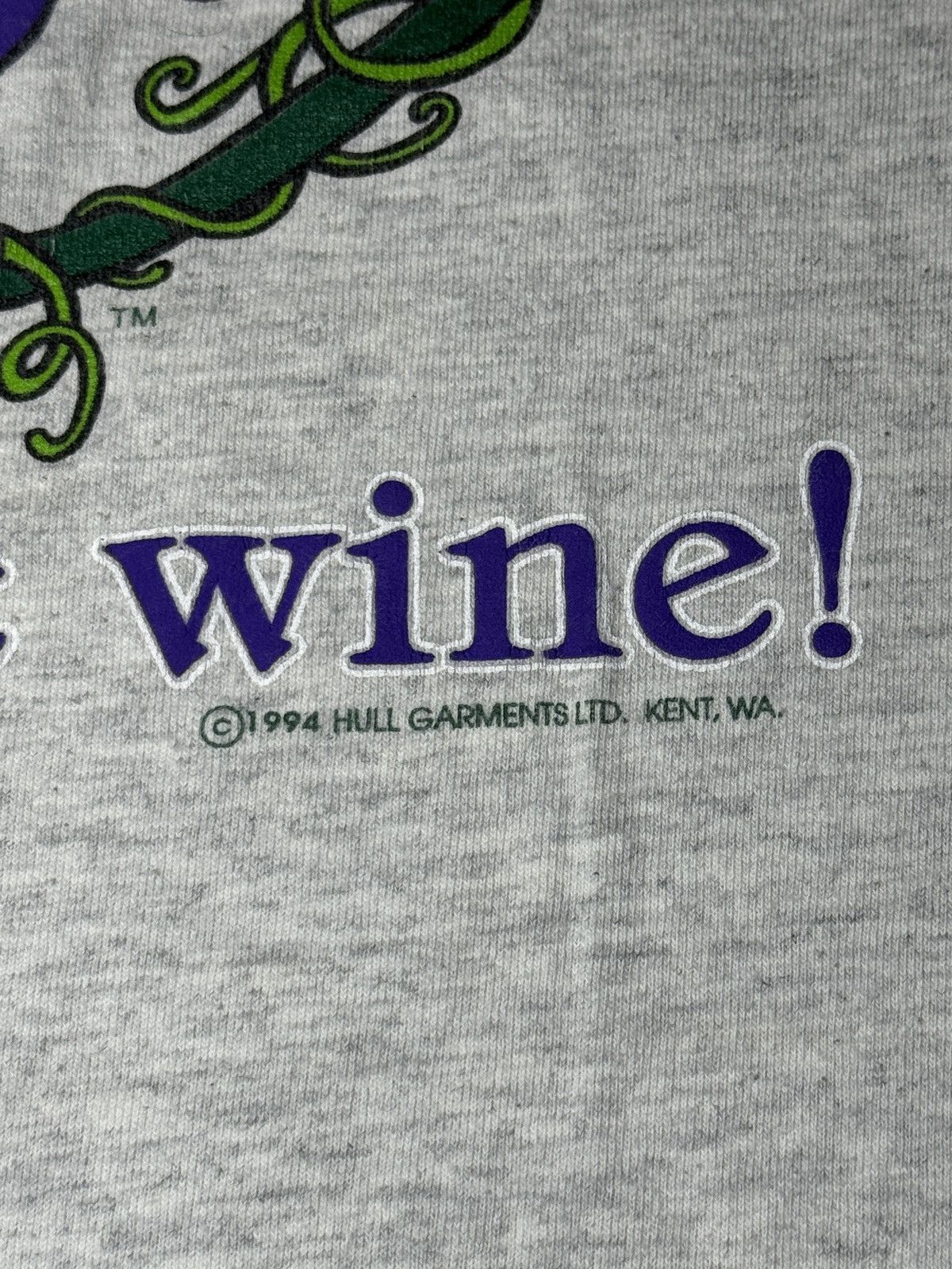Vintage Vintage 90s Hug Me Squeeze Me Wine Grape Mom Humor T Shirt Size M / US 6-8 / IT 42-44 - 3 Thumbnail