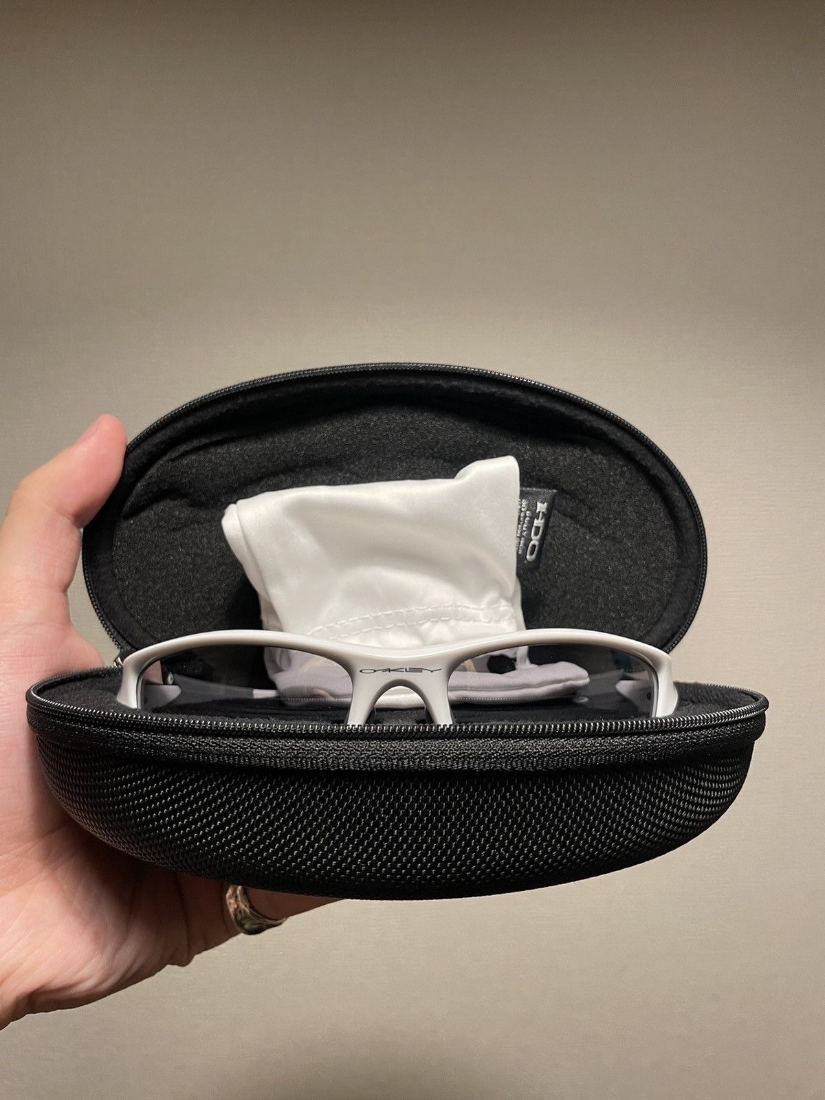 Oakley OAKLEY FLAK 'Polished White' SUNGLASSES Size ONE SIZE - 7 Thumbnail