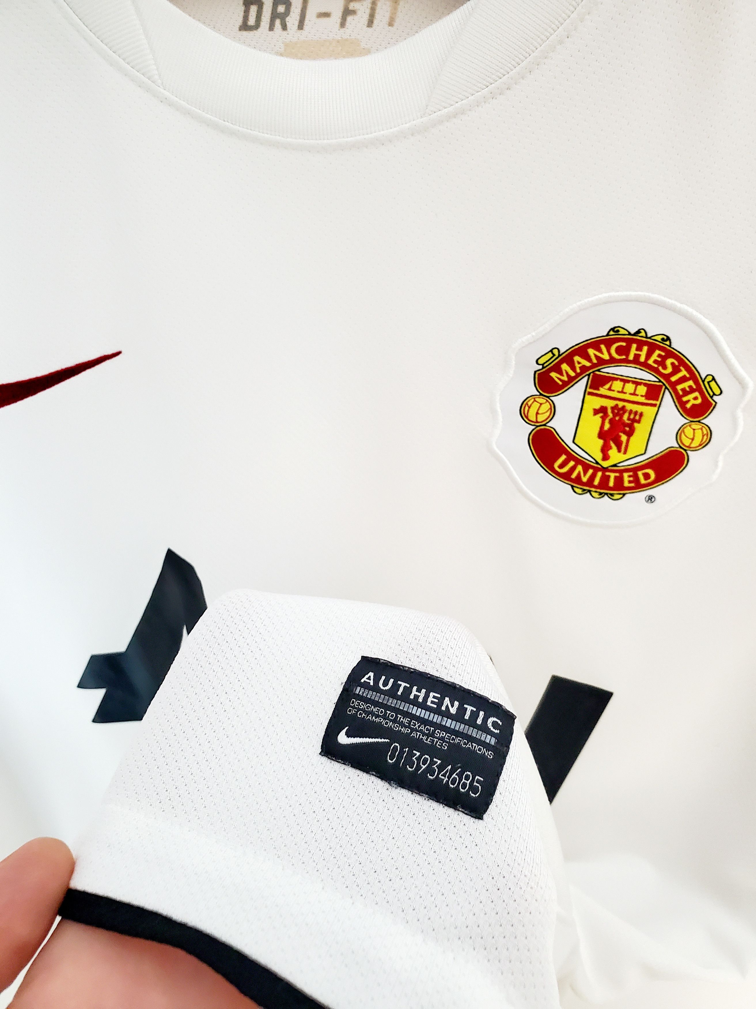 Nike MANCHESTER UNITED 2010 2011 Nike AWAY jersey new condition L Size US L / EU 52-54 / 3 - 3 Thumbnail