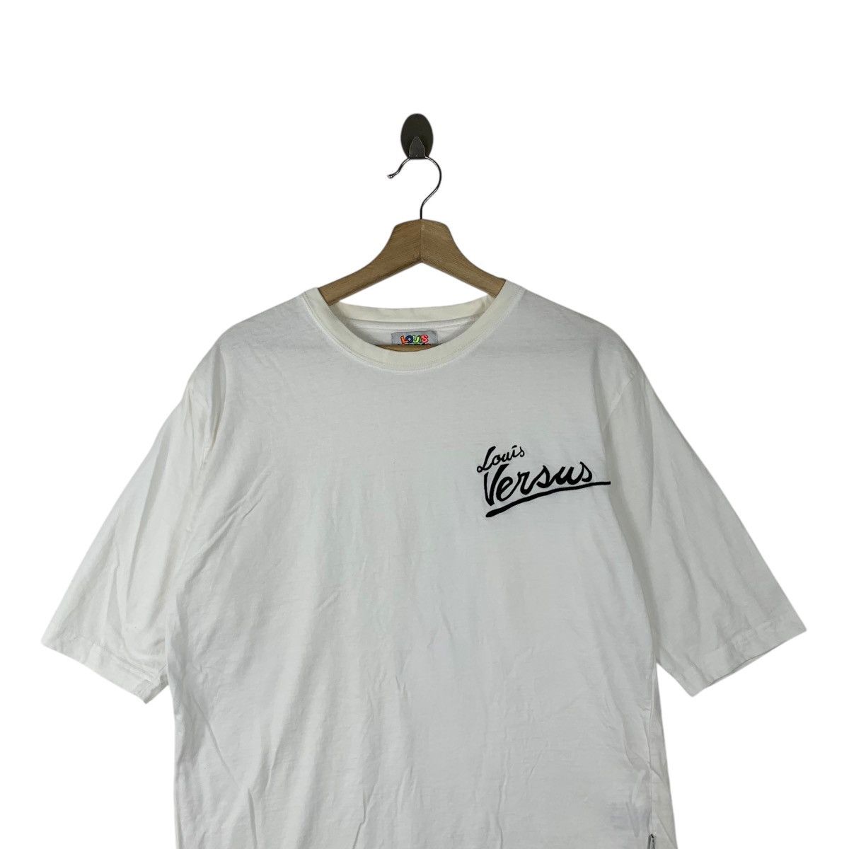Vintage Vintage LOUIS VERSUS ITALY Embroidered Logo Baggy Tee Shirt Size M / US 6-8 / IT 42-44 - 2 Thumbnail