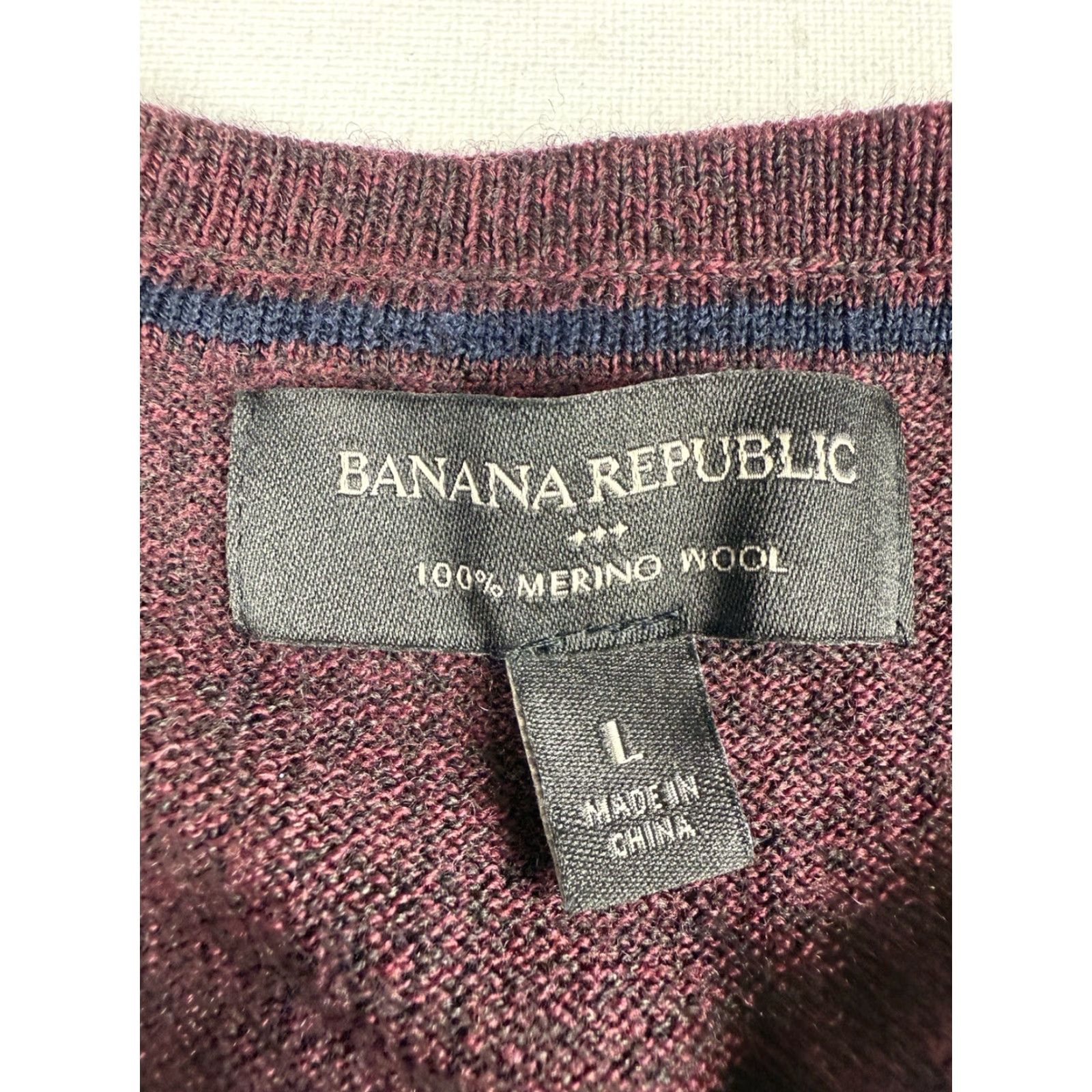 Banana Republic Banana Republic Sweater V-Neck Pullover Wool Burgundy L Mens/Adult Large Merino Wool 100% Merino Wool Size US L / EU 52-54 / 3 - 3 Thumbnail
