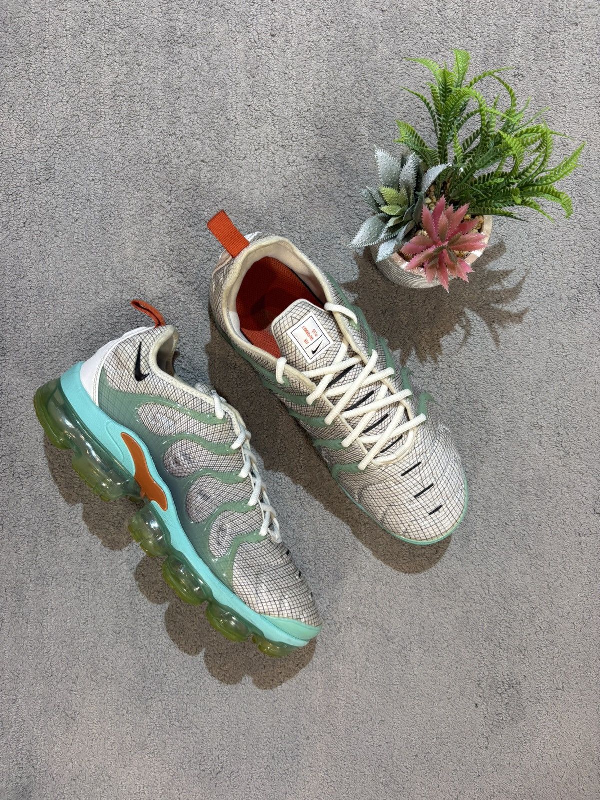 Nike Nike Air Vapormax Plus White Aurora Green 924453-107 Size US 10.5 / EU 43-44 - 1 Thumbnail