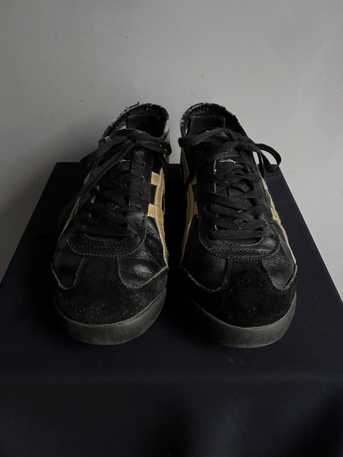 Onitsuka Tiger Onitsuka Tiger Mexico 66 Gold Black Shoes vintage y2k Size US 10 / EU 43 - 3 Thumbnail