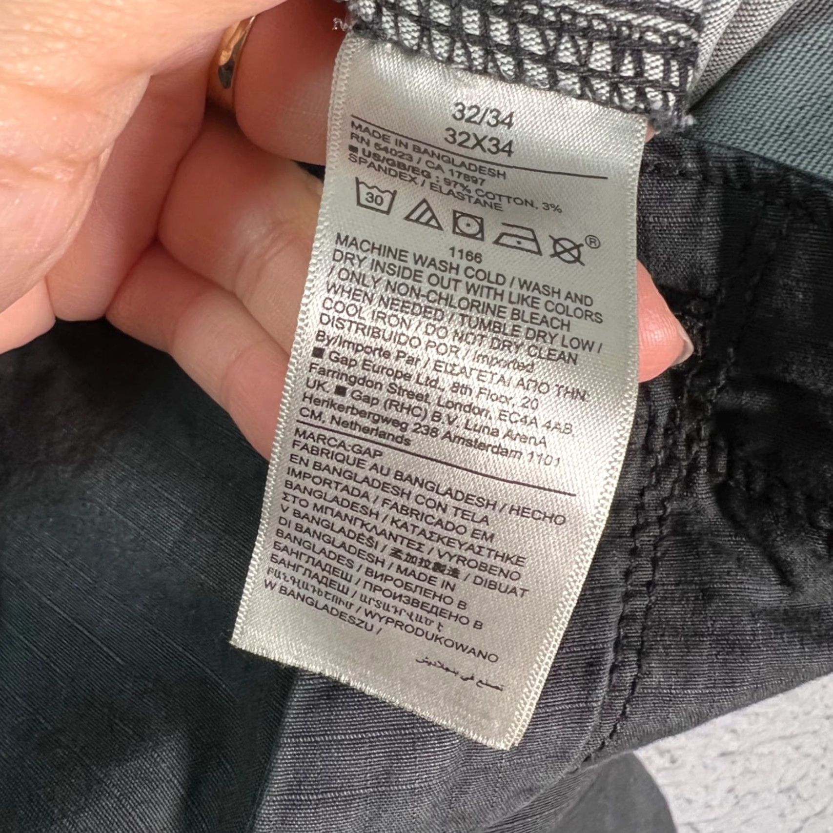 Gap Gap Mens Cargo Slim Fit Pants 32 x 34 Black Cotton Blend Slim Straight Front Cargo Pocket Black 1969 Gap 32x34 Mens Pants Size US 32 / EU 48 - 4 Thumbnail