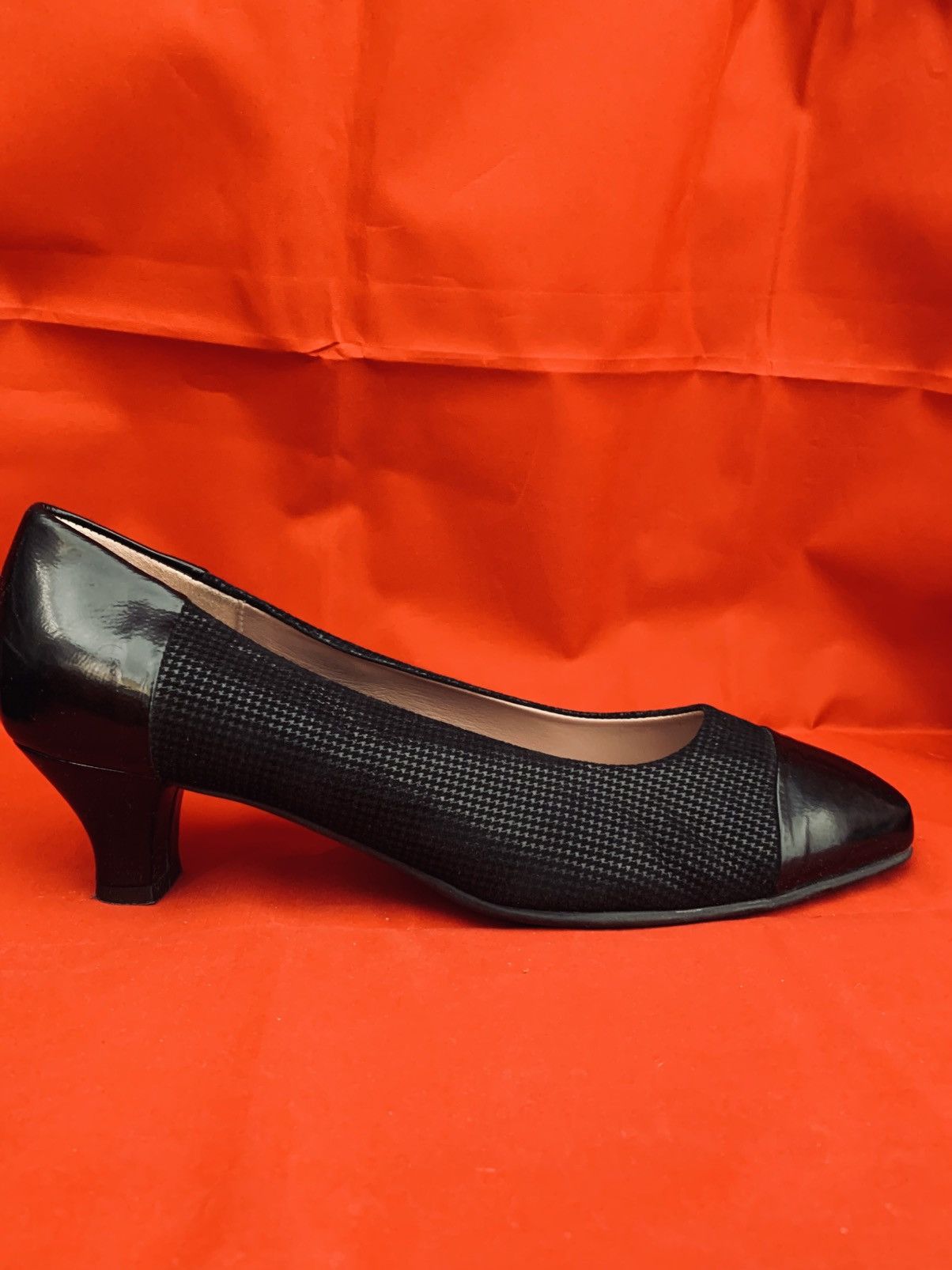 Designer BEAUTIFEEL Suede & Patent Leather Cap Toe Kitten Heel Pumps Size US 9 / IT 39 - 1 Thumbnail