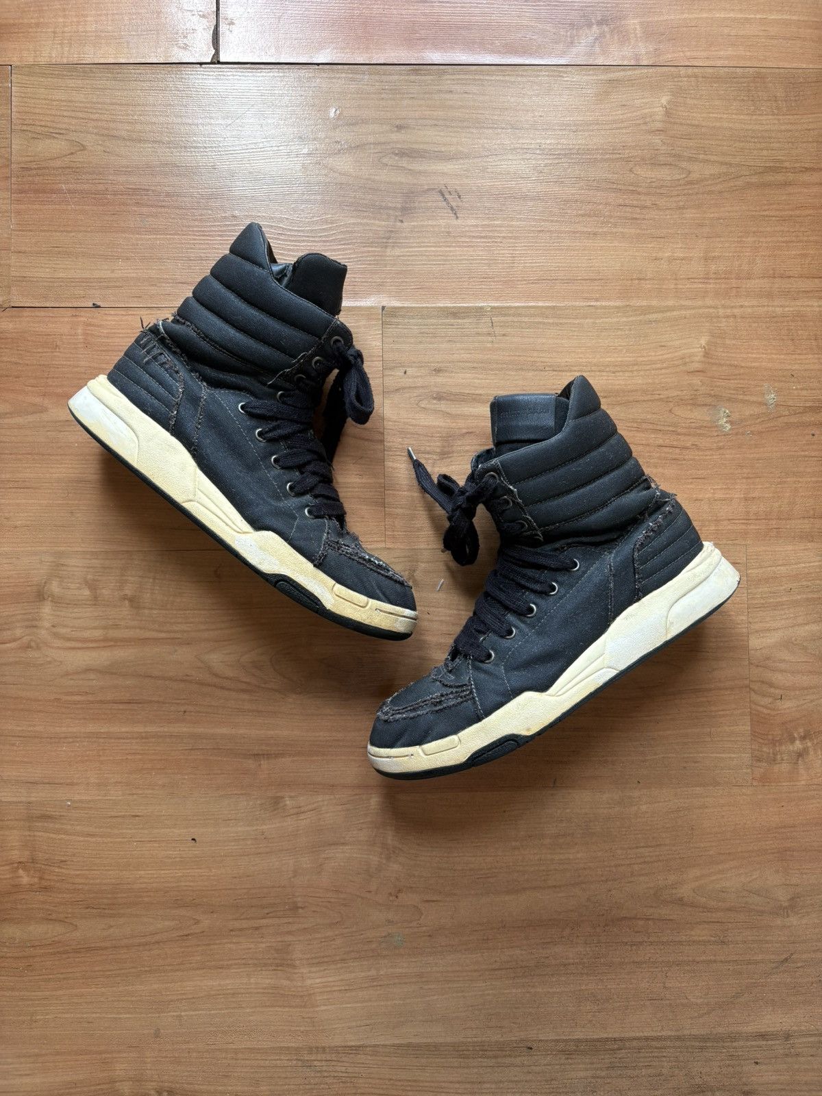 Diet Butcher Slim Skin Diet Butcher Slim Skin distressed hi-top