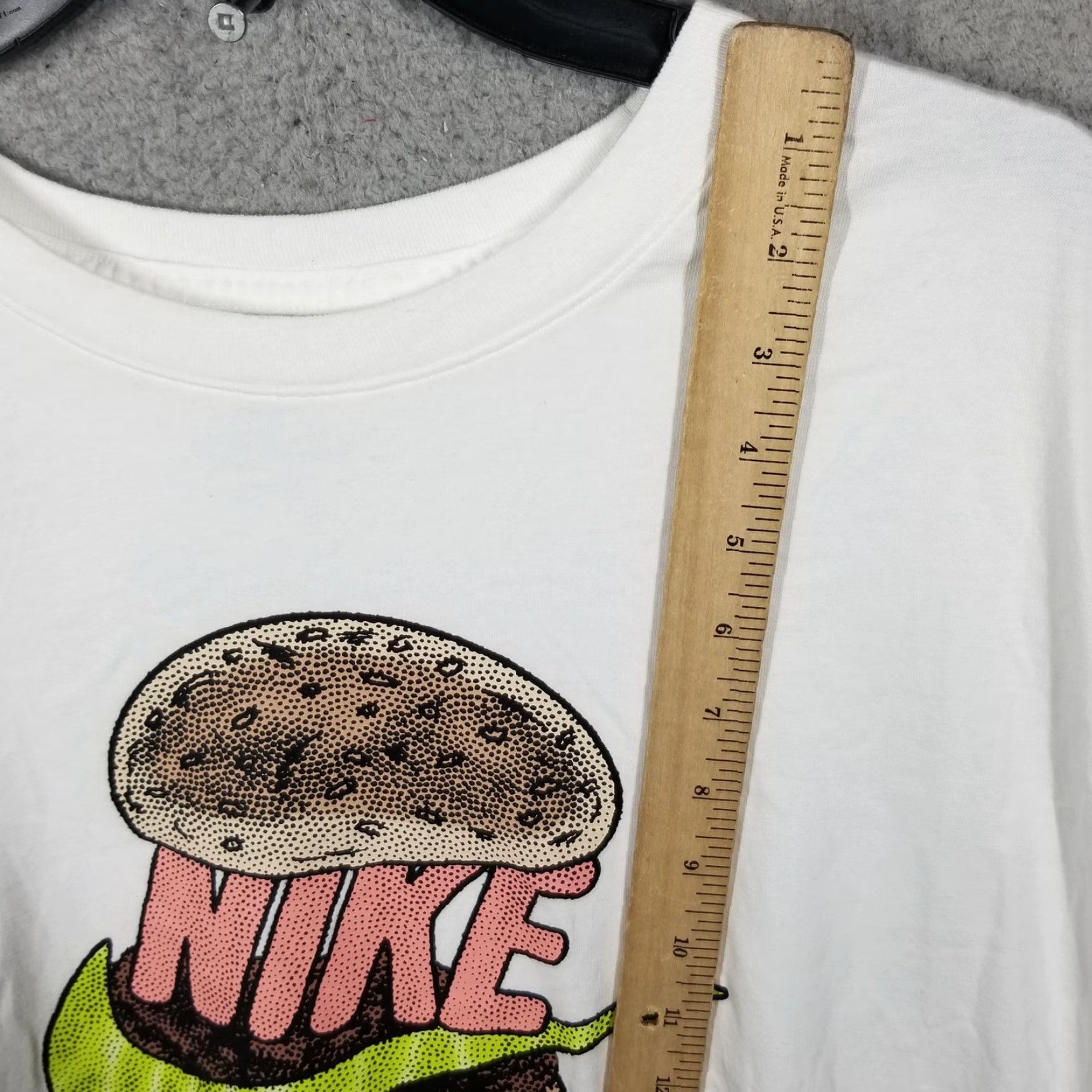 Nike VINTAGE Nike Shirt Mens 2XL White Burger Graphic The Nike Tee DN5169-100 T-Shirt Adult 2XL White Burger Neon Swoosh Mens Size US XXL / EU 58 / 5 - 4 Thumbnail