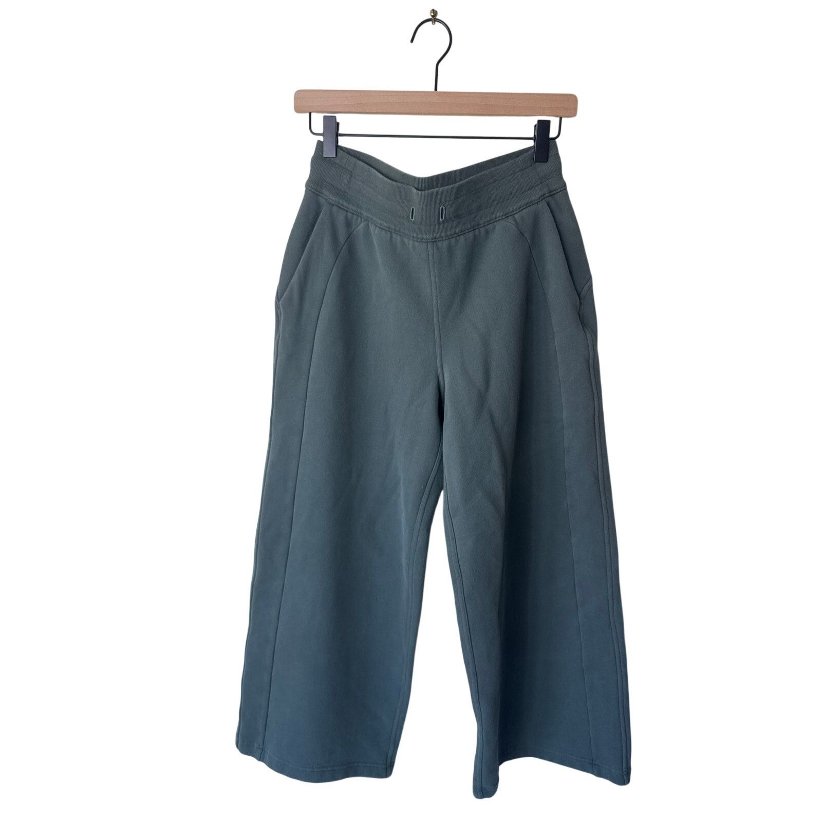 Lululemon LULULEMON High Rise Wide Leg Cropped Ankle Sweatpants Size 6 Size 28" / US 6 / IT 42 - 1 Thumbnail