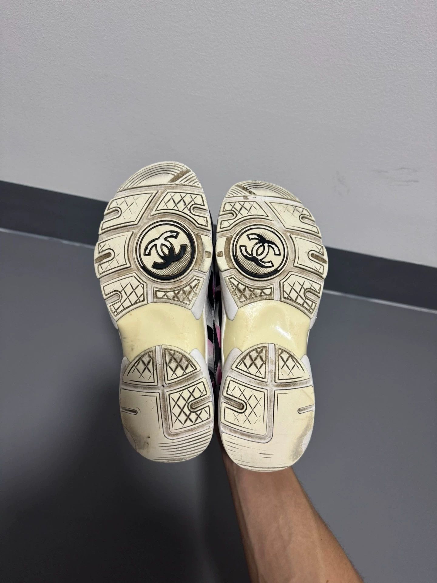 Chanel CHANEL Colorful Printed Leather Low-Top Sneakers Size US 7.5 / IT 37.5 - 7 Thumbnail