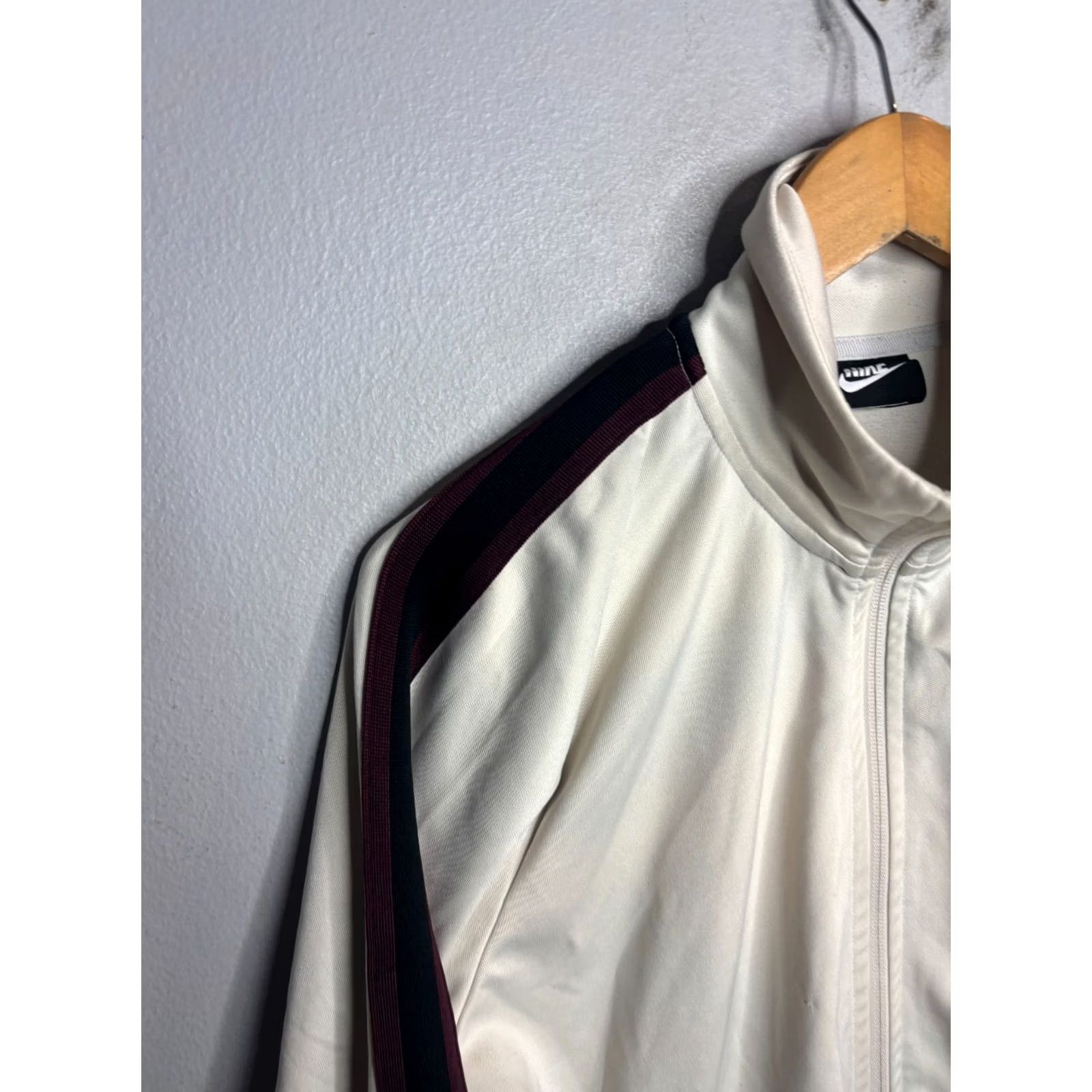 Nike Nike N98 Track Jacket M Shirt Mens Ivory Black Burgundy AR2244 272 5413 90s Athleisure Classic Warm-Up Zip Pocket Adjustable Chest 54 in Size US M / EU 48-50 / 2 - 2 Thumbnail