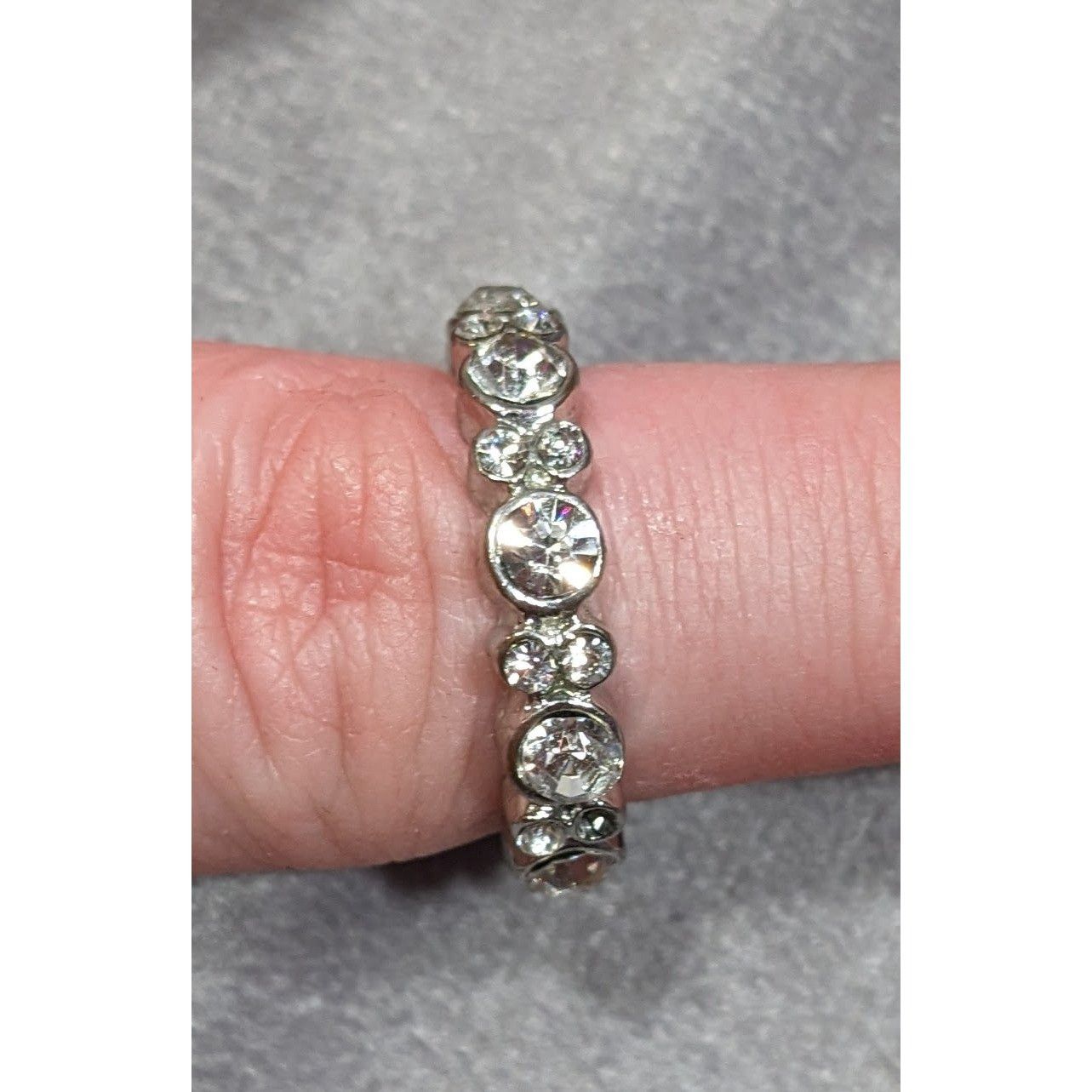 Other Elegant Glam Silver Tone Sparkling Rhinestone Ring Size 7 1/ Size ONE SIZE - 9 Thumbnail