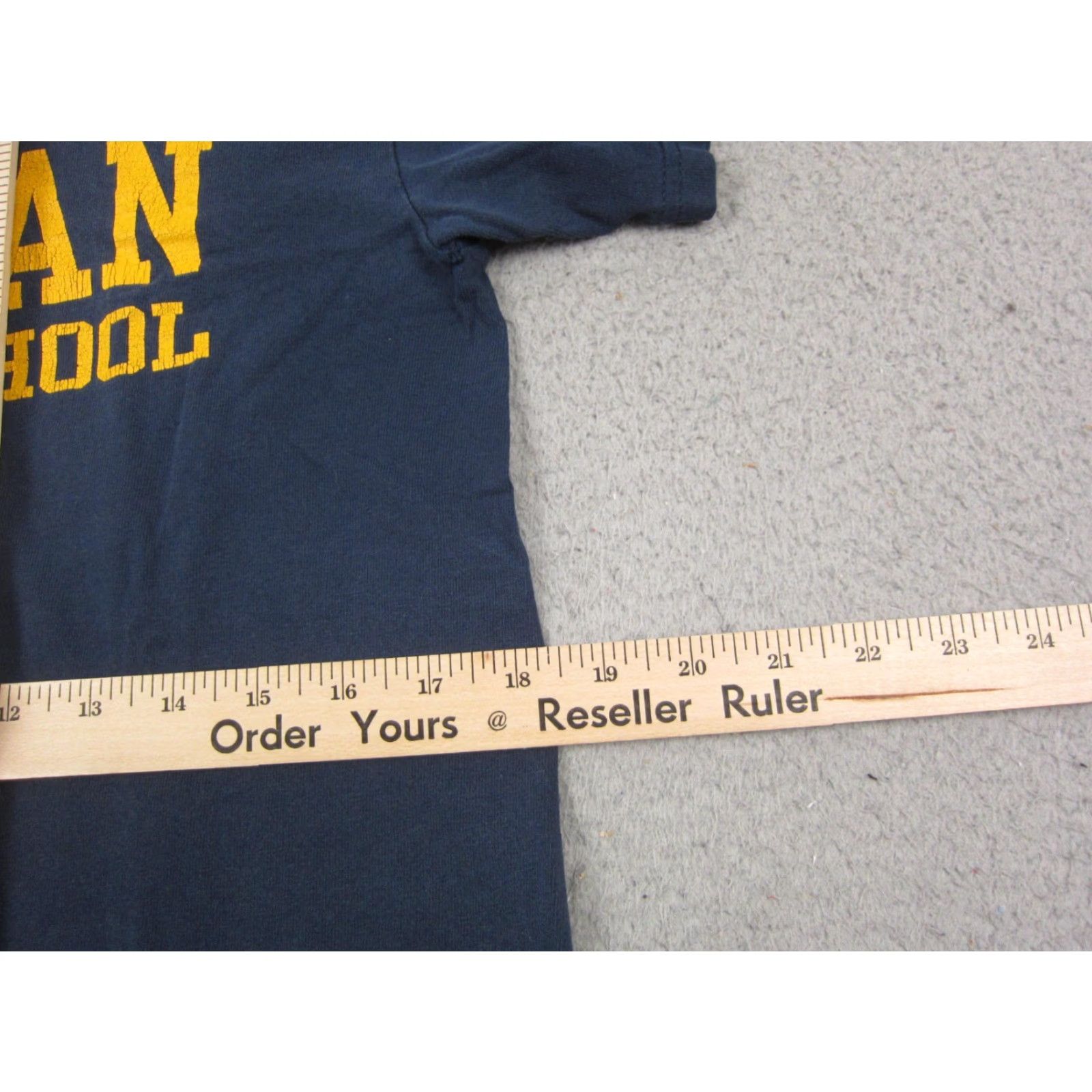 Gildan VINTAGE University of Michigan Mens Shirt Small Blue Gildan Crew Neck Short Sleeve 90s USA Wolverines Shirt Mens Blue University 90s Size US S / EU 44-46 / 1 - 7 Thumbnail