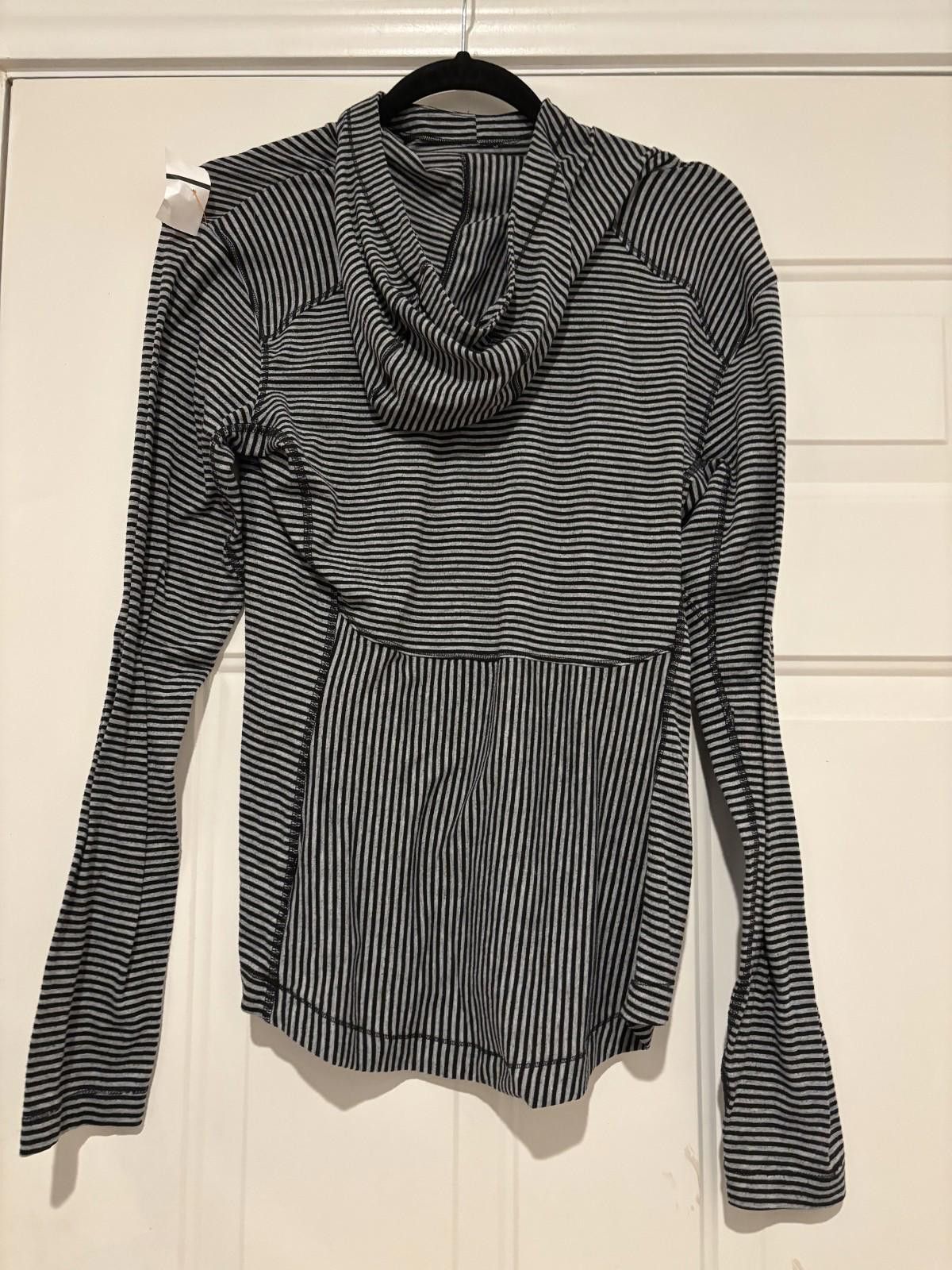 Columbia Womens sz M grey/black Columbia hooded athletic shirt #557 Size M / US 6-8 / IT 42-44 - 2 Thumbnail