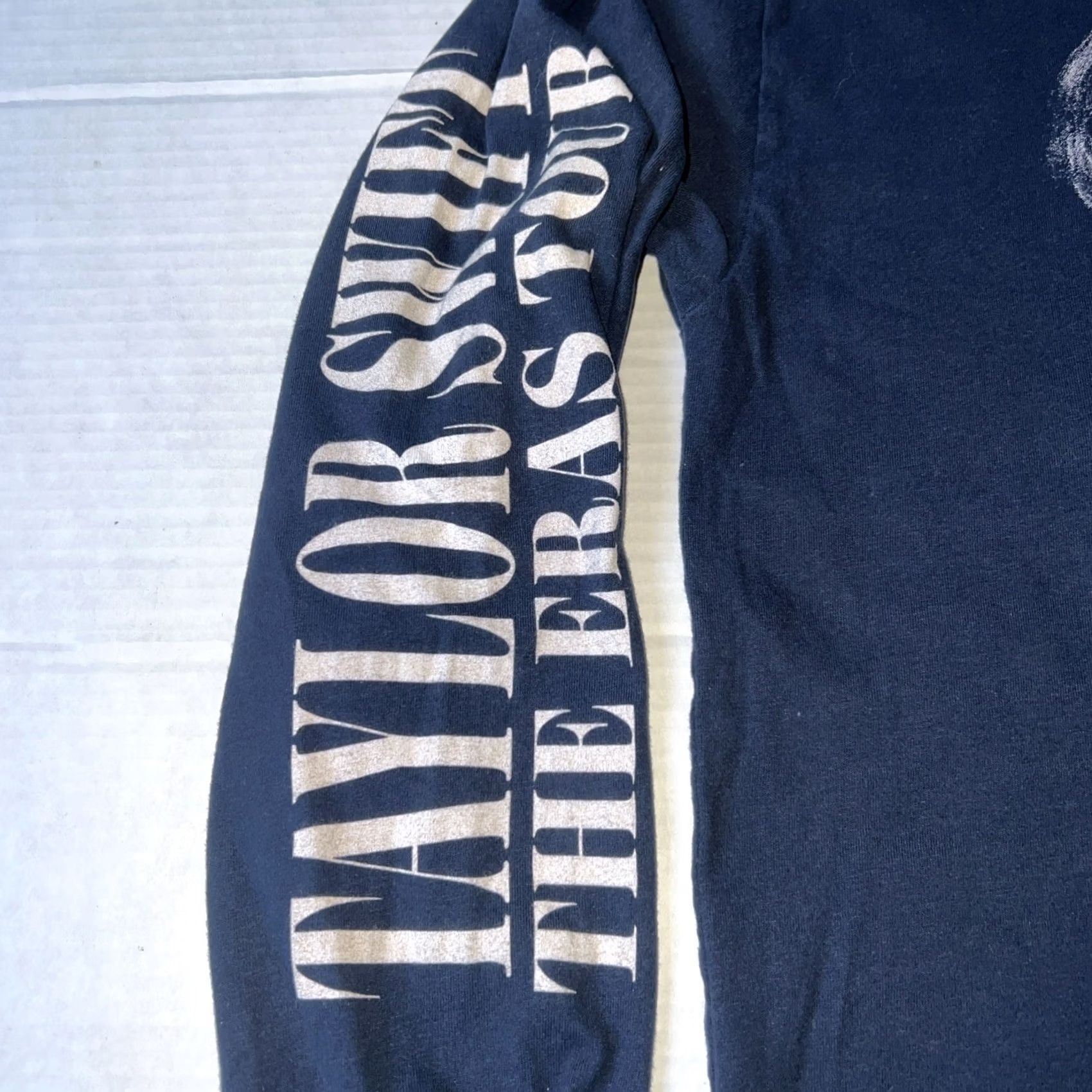 Vintage VINTAGE Official Taylor Swift The Eras Live L/S Concert Tour Shirt Adult Small Gray New Size US S / EU 44-46 / 1 - 4 Thumbnail