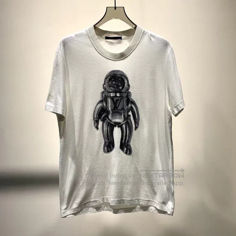 Louis Vuitton Louis Vuitton Astronaut logo printed short sleeve T-shirt Size US L / EU 52-54 / 3 - 1 Thumbnail