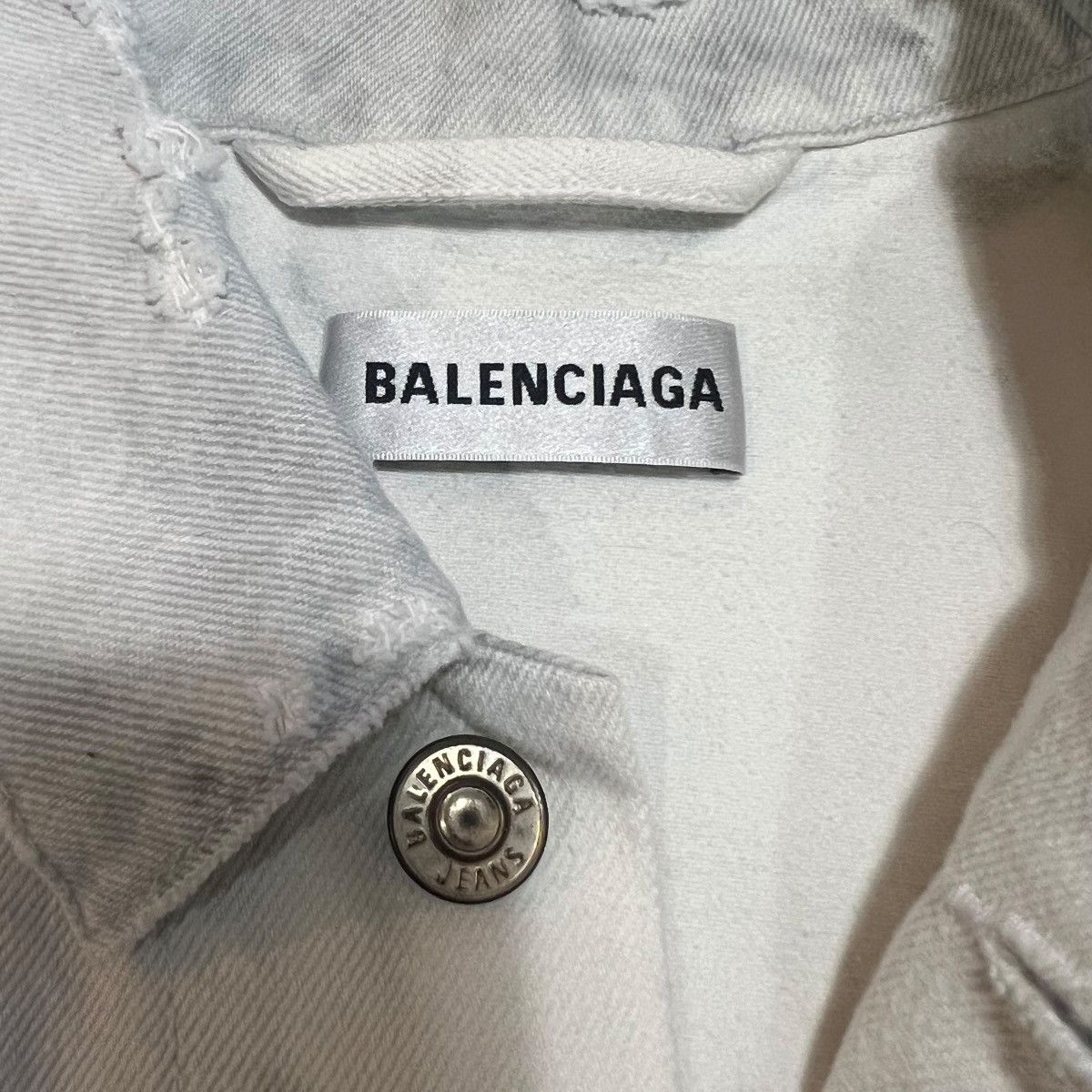 Balenciaga BALENCIAGA 2021SS DEMNA DISTRESSED THRASH WHITE DENIM JACKET Size US S / EU 44-46 / 1 - 4 Thumbnail