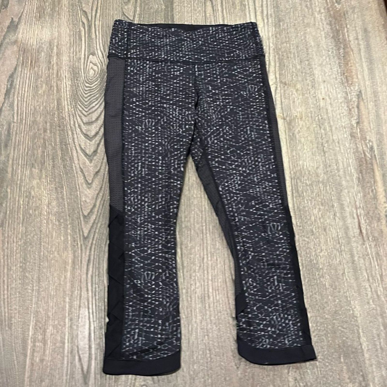 Lululemon Lululemon Var-City Crop Legging Snake Battleship Black Siz 6 Size 28" / US 6 / IT 42 - 1 Thumbnail