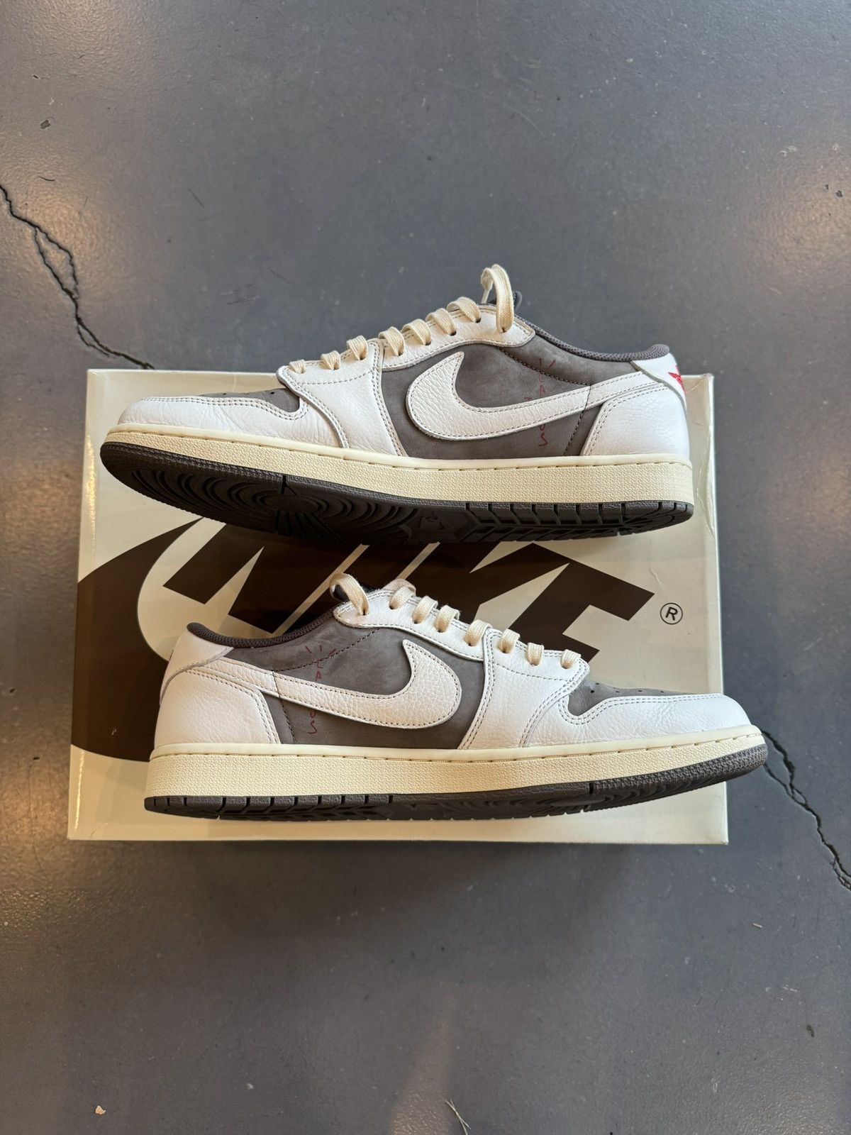 Nike Travis Scott Air Jordan 1 Low Reverse Mocha size 13 Size US 13 / EU 46 - 3 Thumbnail