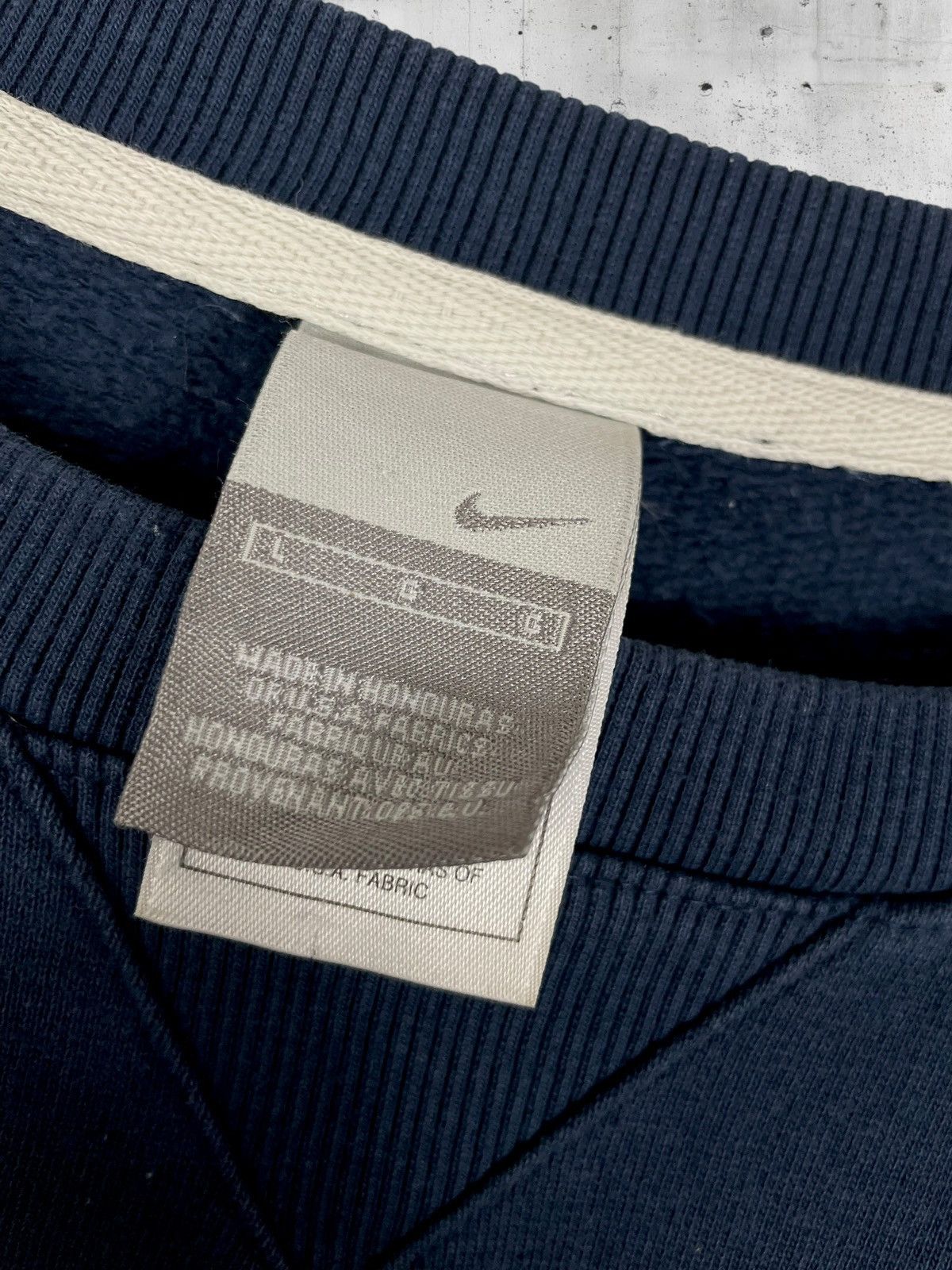 Nike Nike Vintage 90s Center Swoosh Navy Crewneck Sweatshirt Size US L / EU 52-54 / 3 - 4 Thumbnail