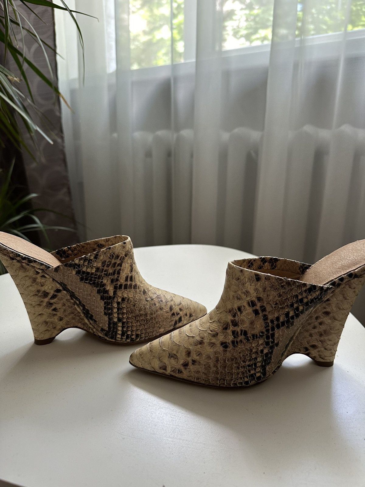 Yeezy Ultra Rare Yeezy Season 8 snake mules Size US 7.5 / IT 37.5 - 5 Thumbnail