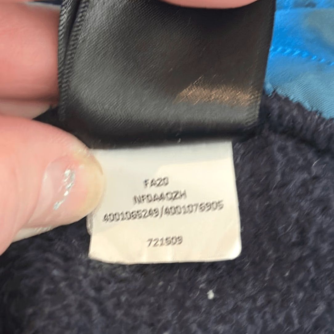 The North Face VINTAGE? (No) The North Face Carbondale Blue Fleece Full Zip Vest XL Blue Unisex Adults XL Vest Mens Womens Size US XL / EU 56 / 4 - 8 Thumbnail
