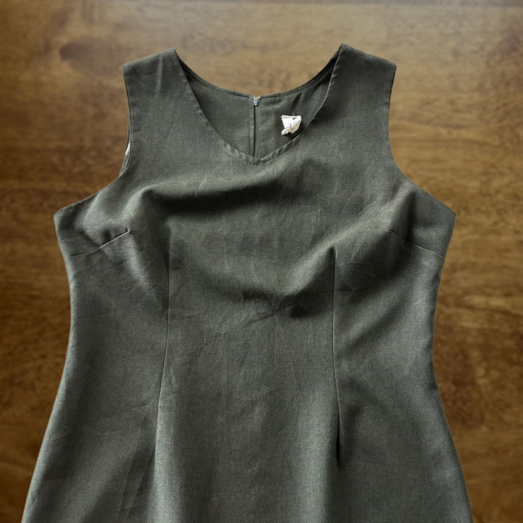 Vintage VINTAGE Green Sleeveless V-Neck Sheath Dress Womens Large Knee Length Business workwear Size L / US 10 / IT 46 - 1 Thumbnail