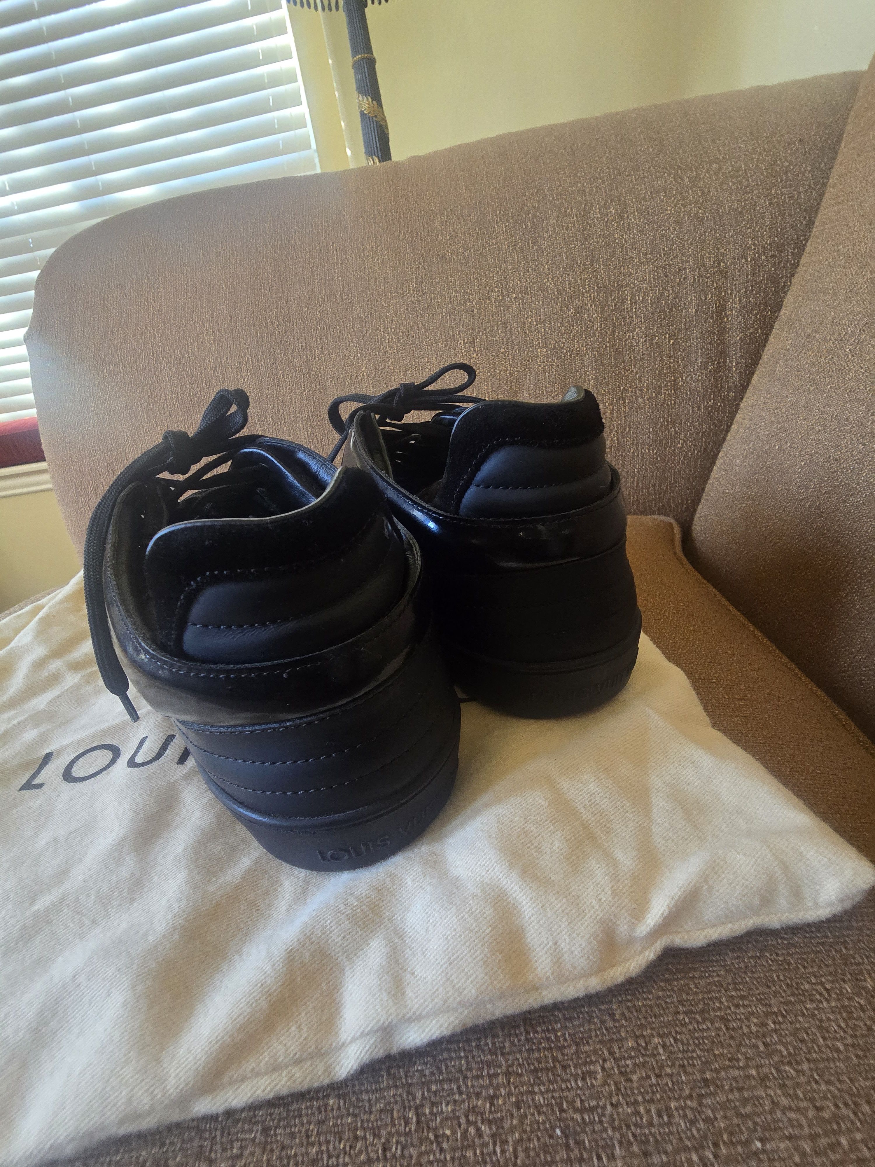 Louis Vuitton Louis Vuitton Black Python/Leather Sneakers Sz LV/8/US9 Size US 9 / EU 42 - 5 Thumbnail